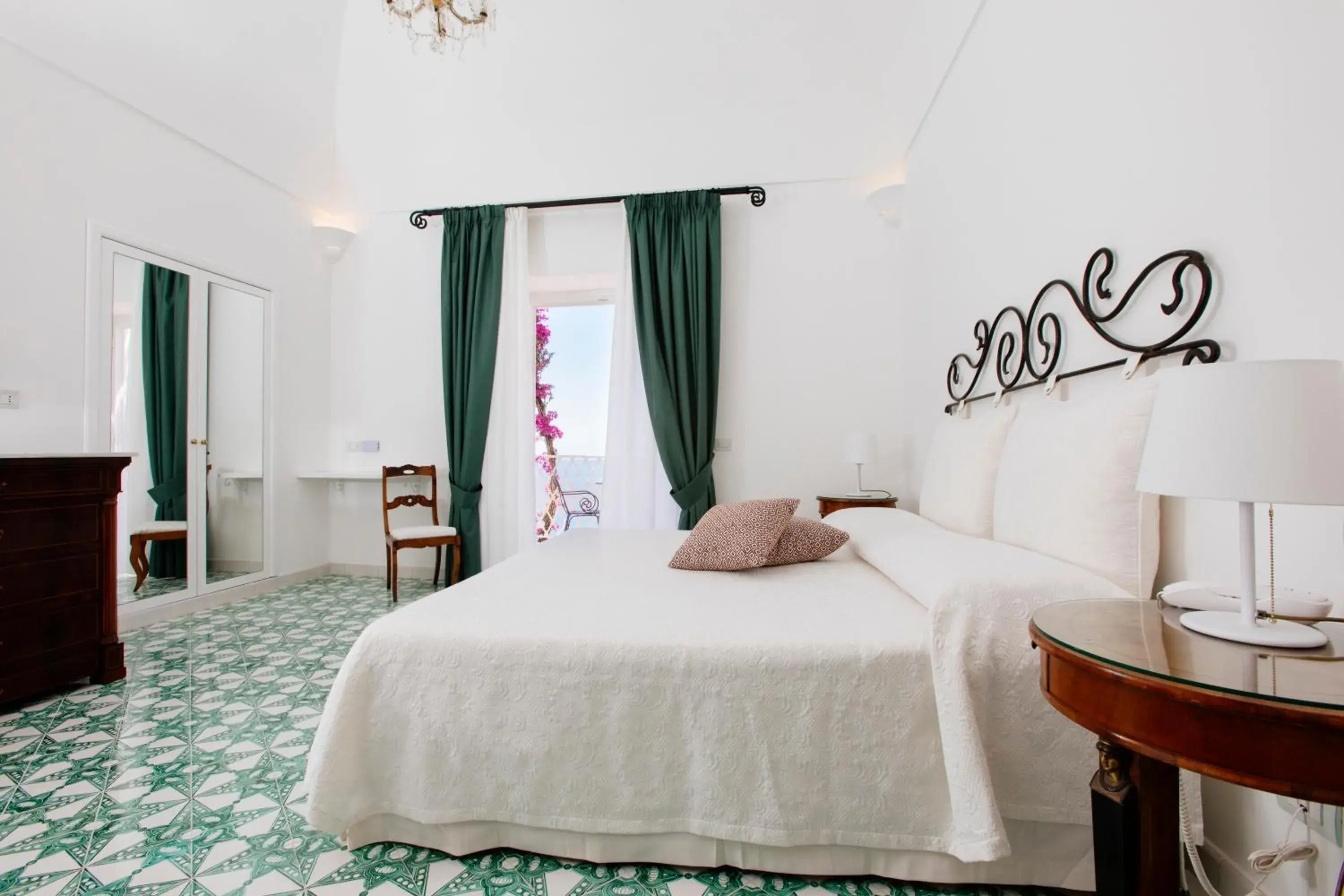 Triple Room with Terrace in La Bizantina Luxury Villa Triple Room with Terrace in La Bizantina Luxury Villa