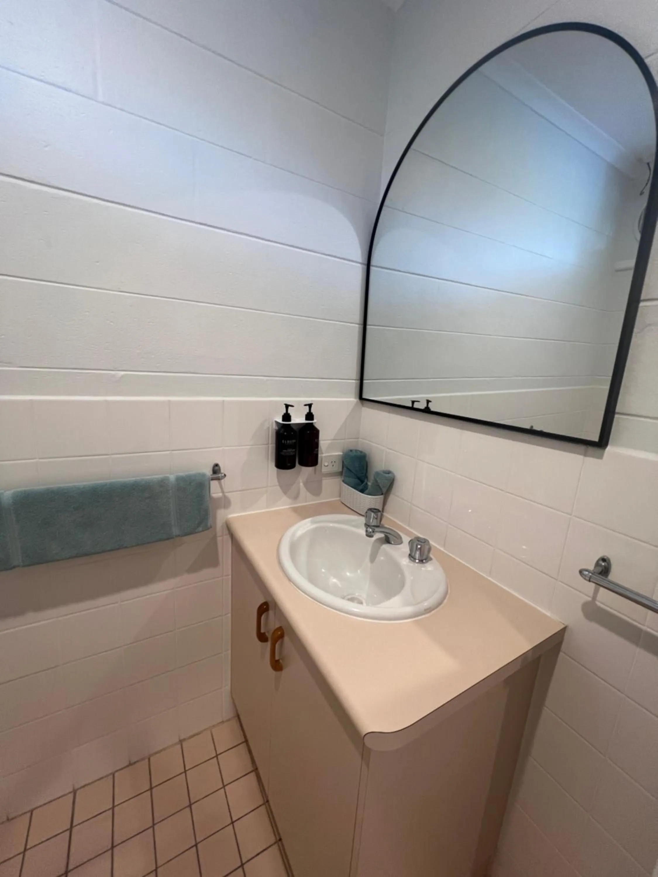 Bathroom in South Seas Motel