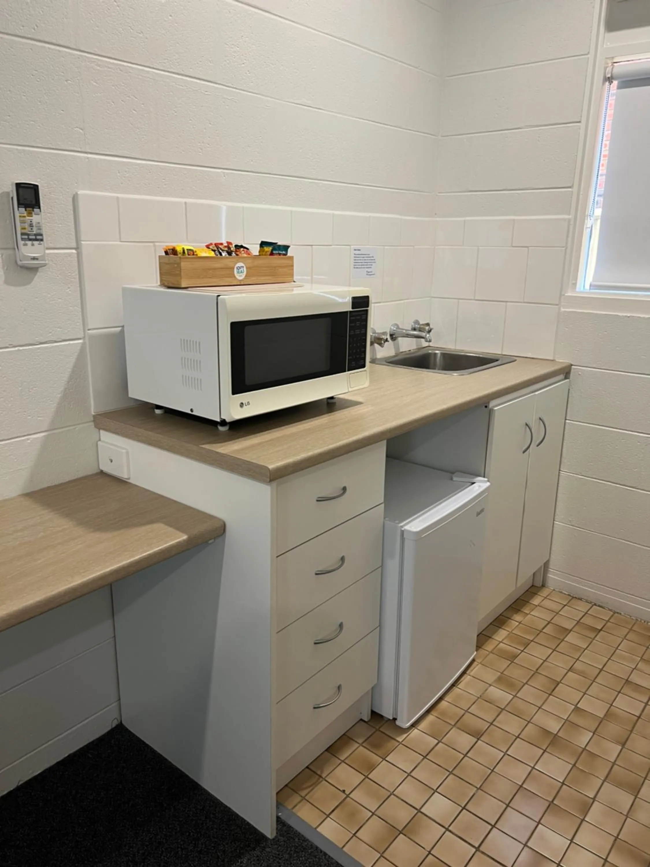 Kitchen or kitchenette in South Seas Motel