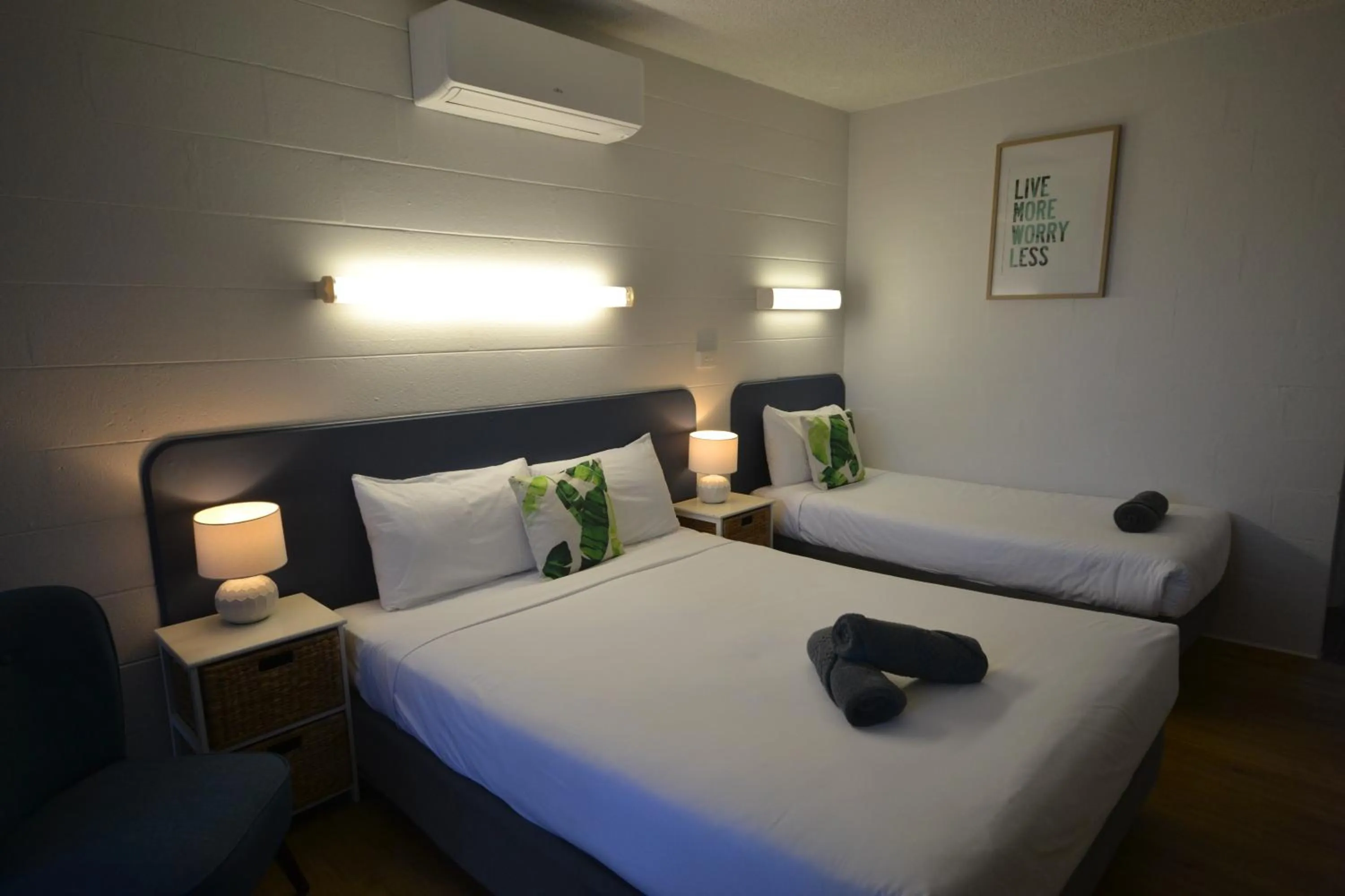 Bedroom, Bed in South Seas Motel