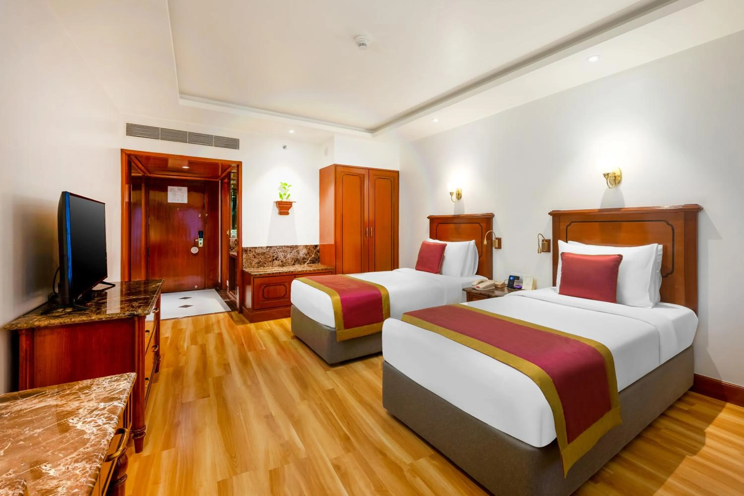 Bed in The Orchid Hotel Mumbai Vile Parle