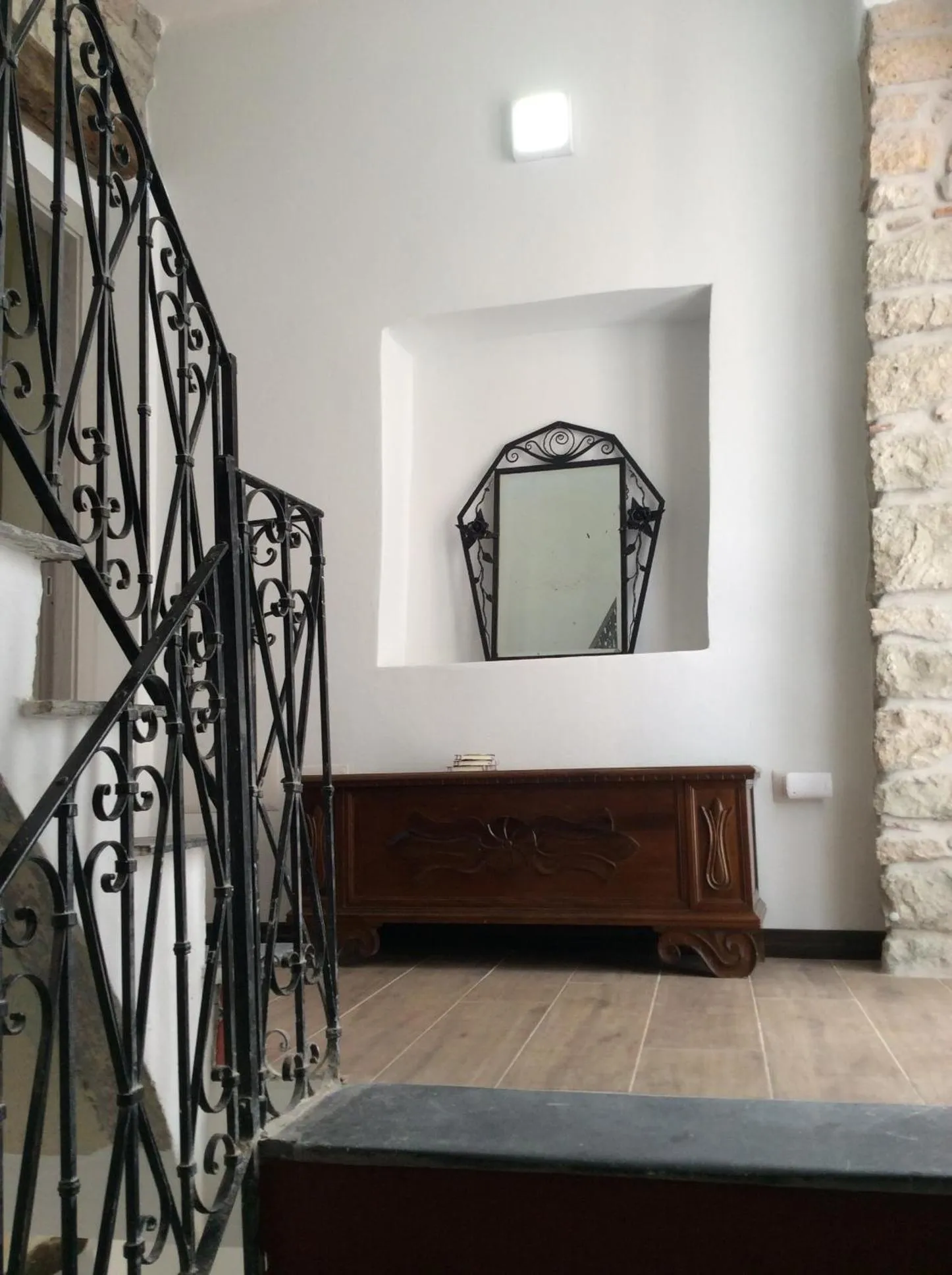 Decorative detail in Bomarosa B&B