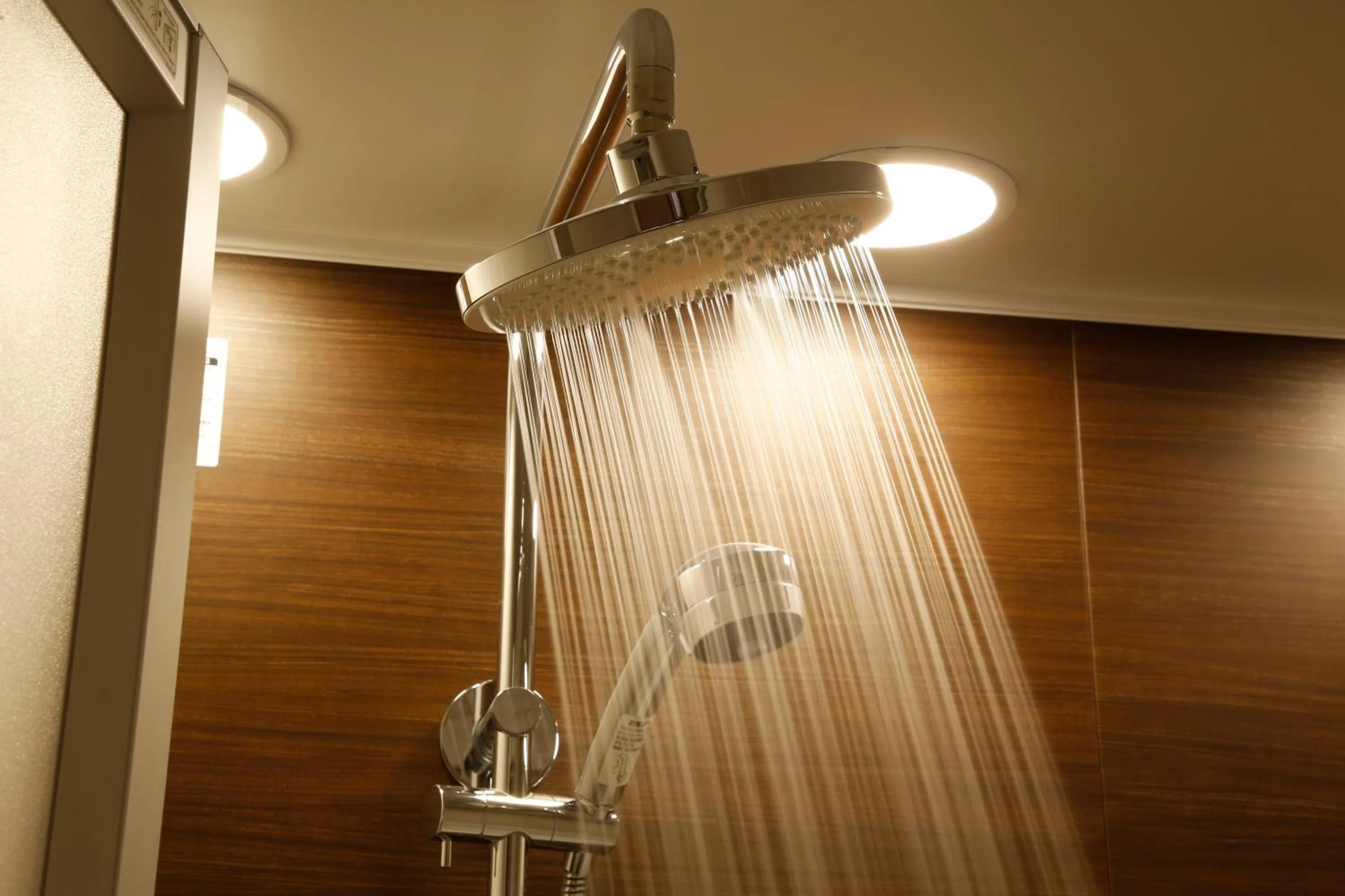 Shower in Hotel Honnoji