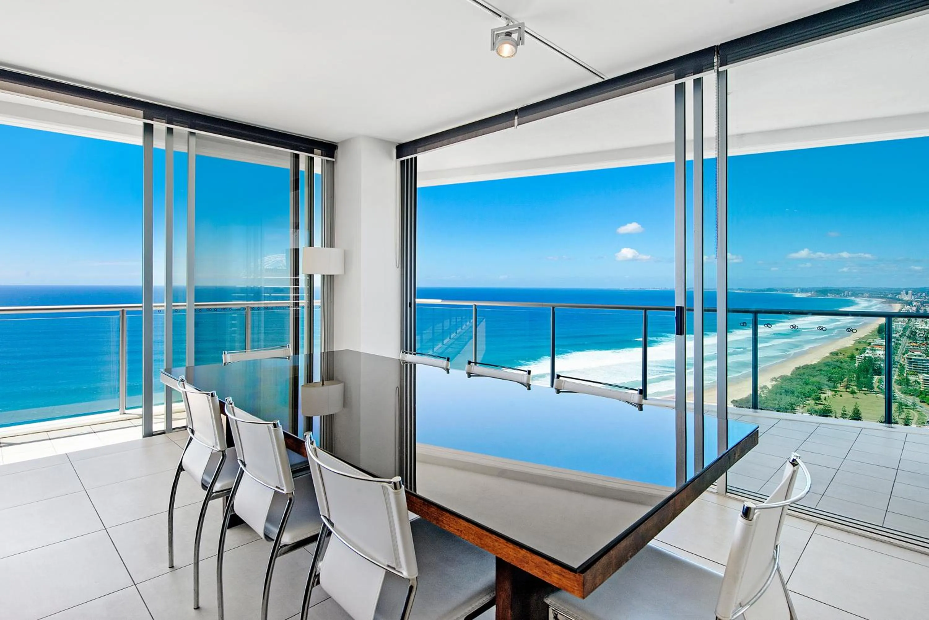 Dining area in ULTIQA Air On Broadbeach