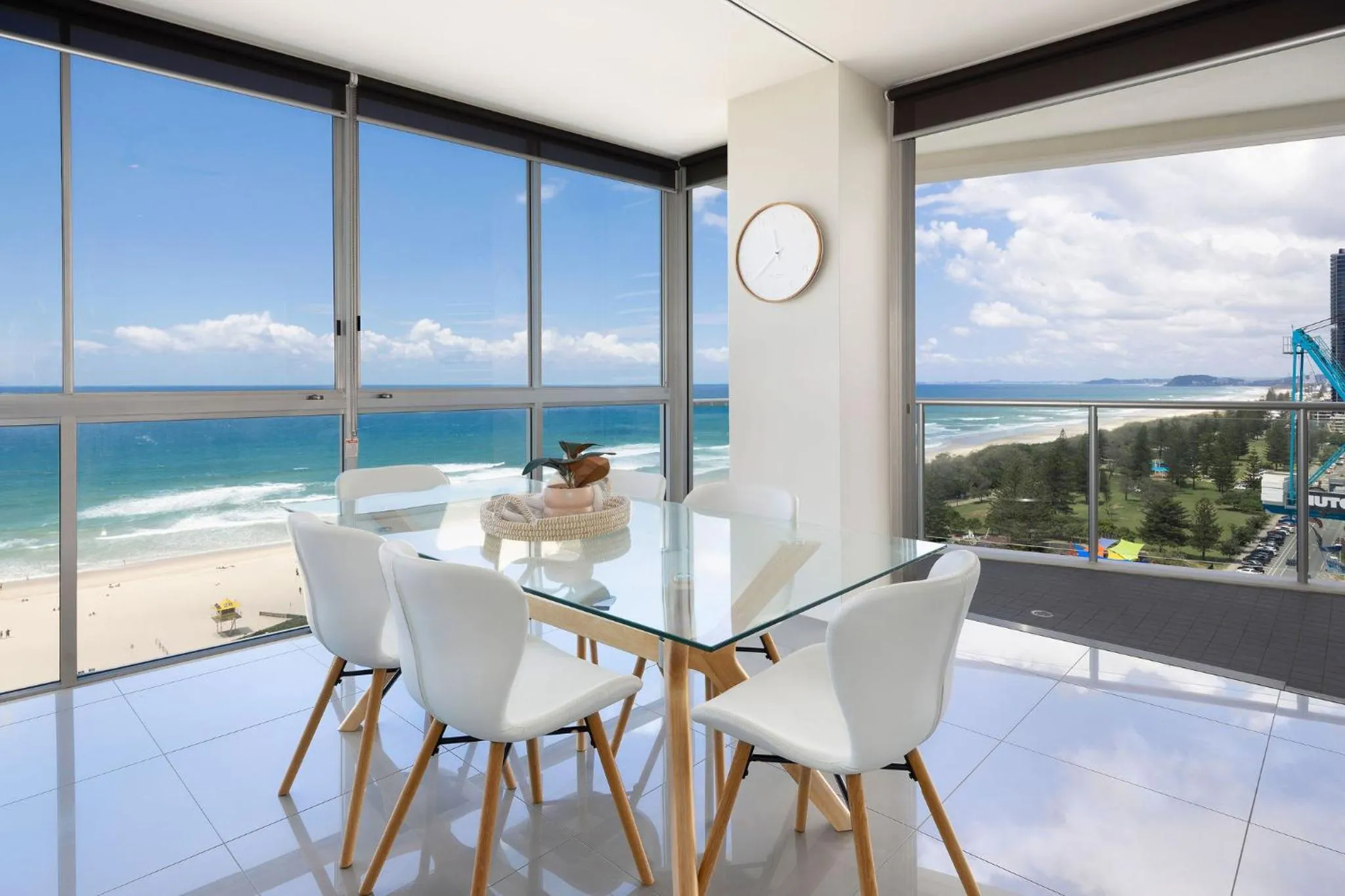 Dining area in ULTIQA Air On Broadbeach