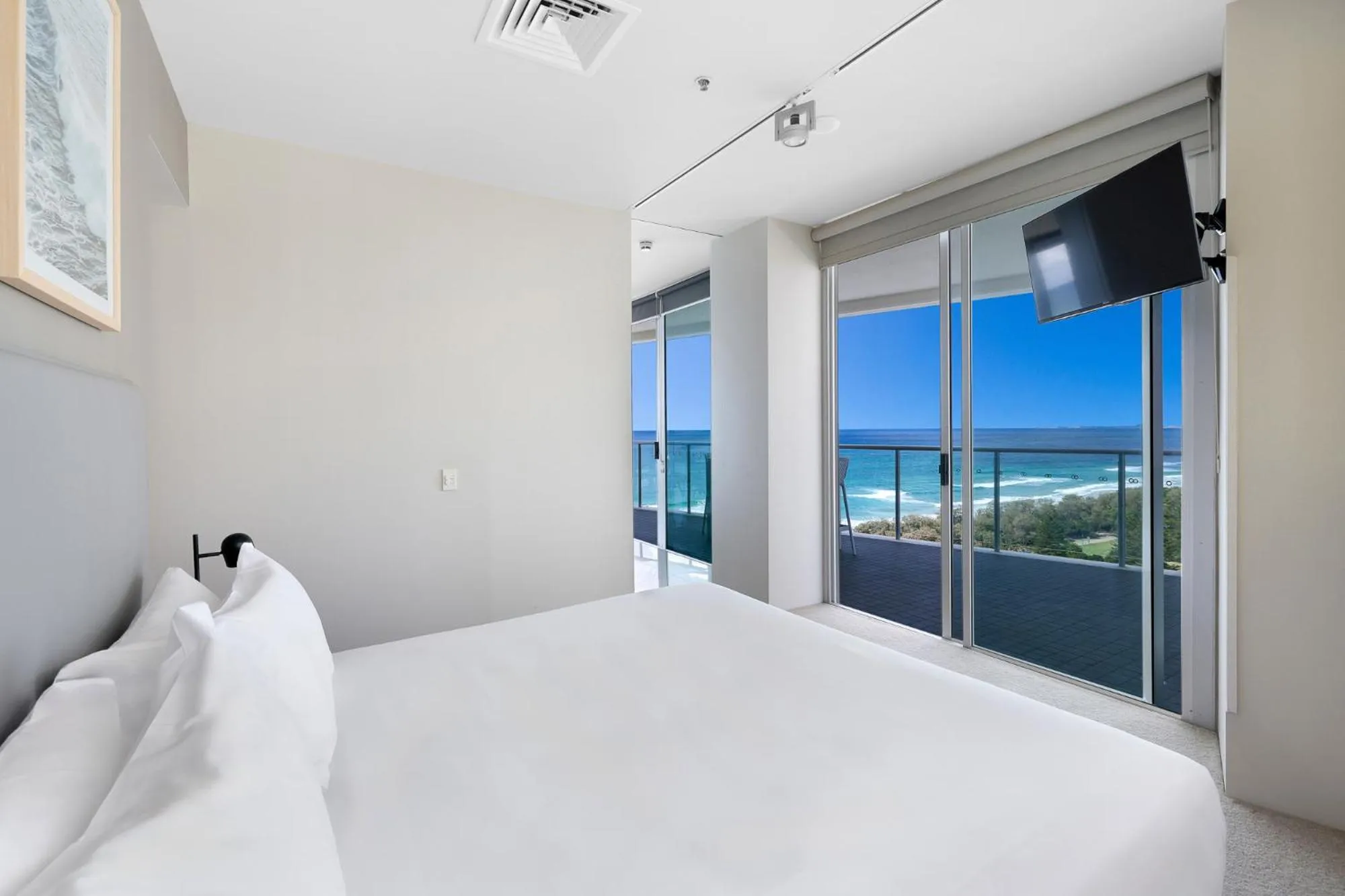 Bedroom, Bed in ULTIQA Air On Broadbeach