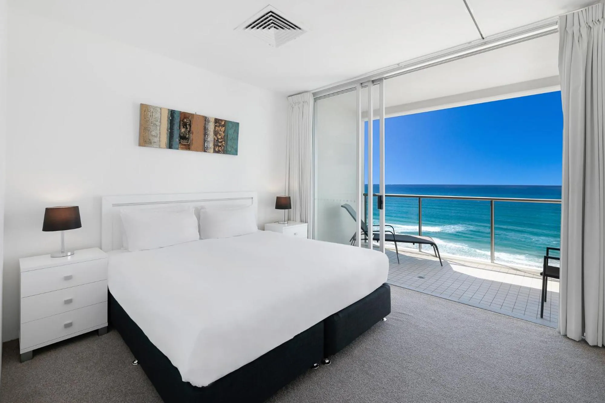 Bedroom, Bed in ULTIQA Air On Broadbeach