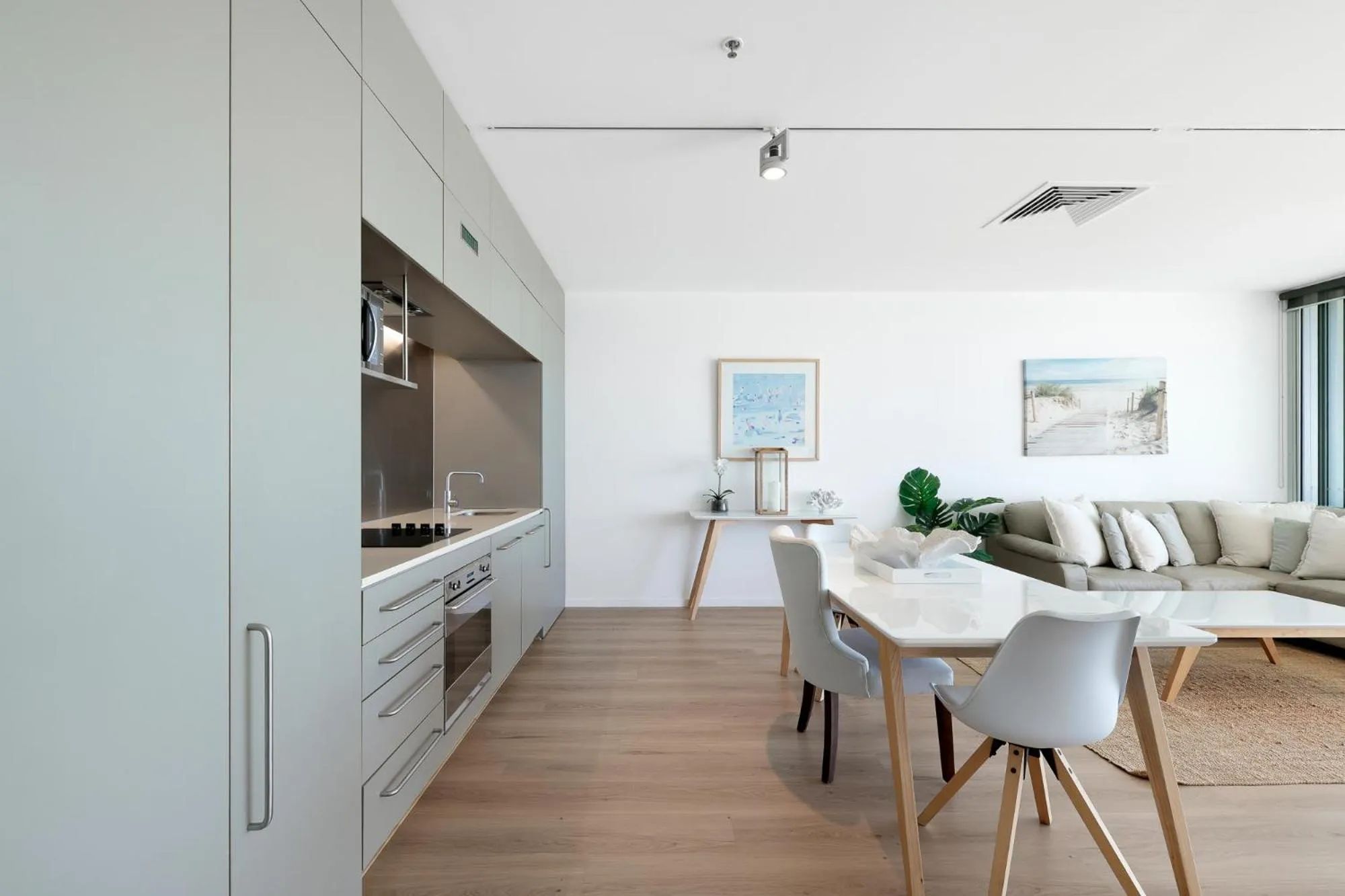 Kitchen or kitchenette in ULTIQA Air On Broadbeach