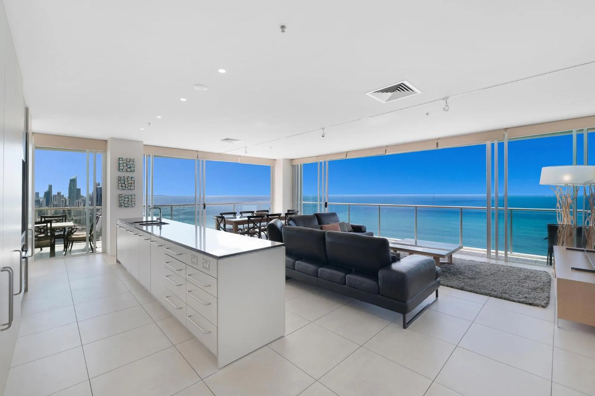 Kitchen or kitchenette in ULTIQA Air On Broadbeach