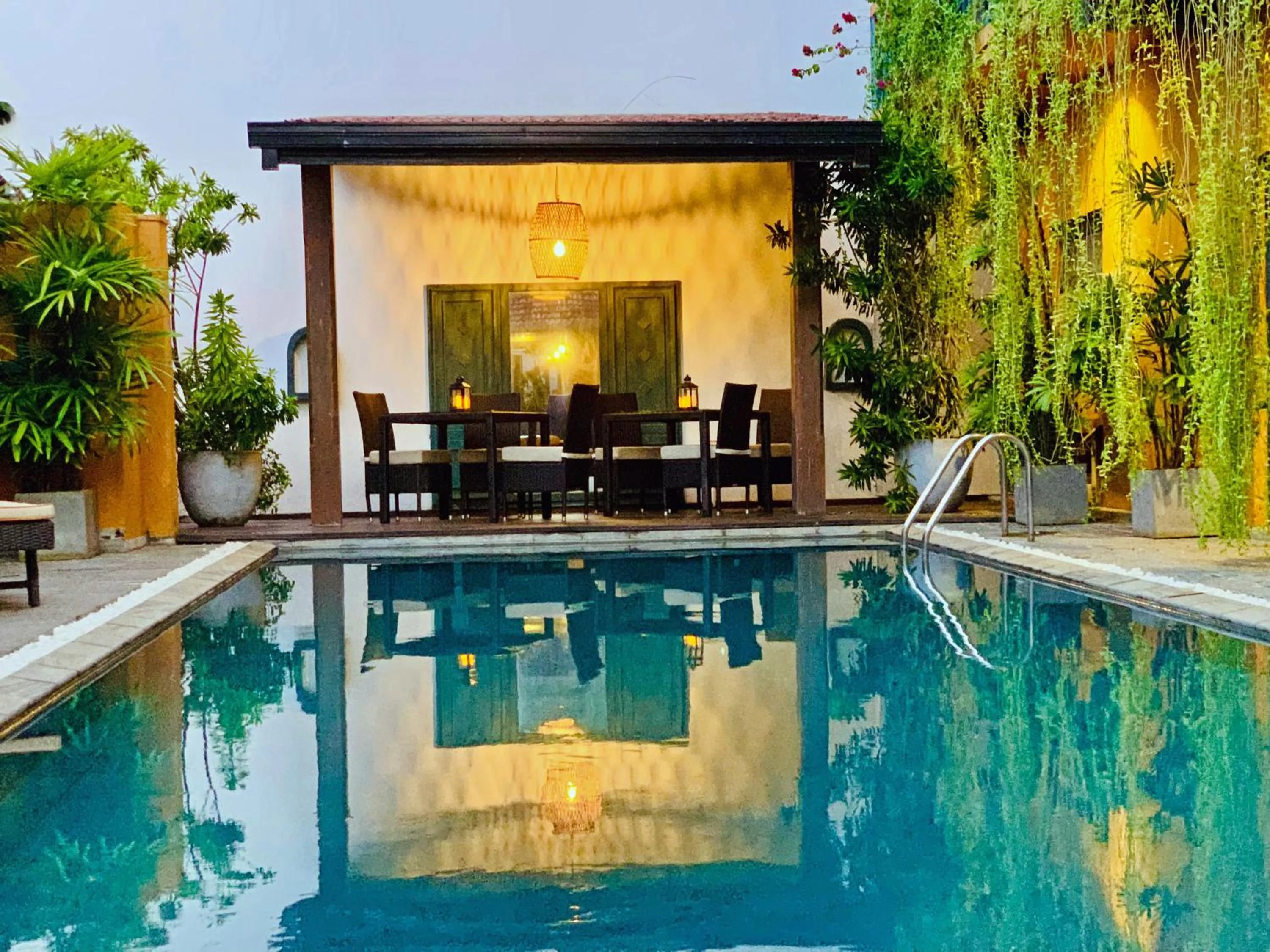 Swimming pool in Suite Lanka