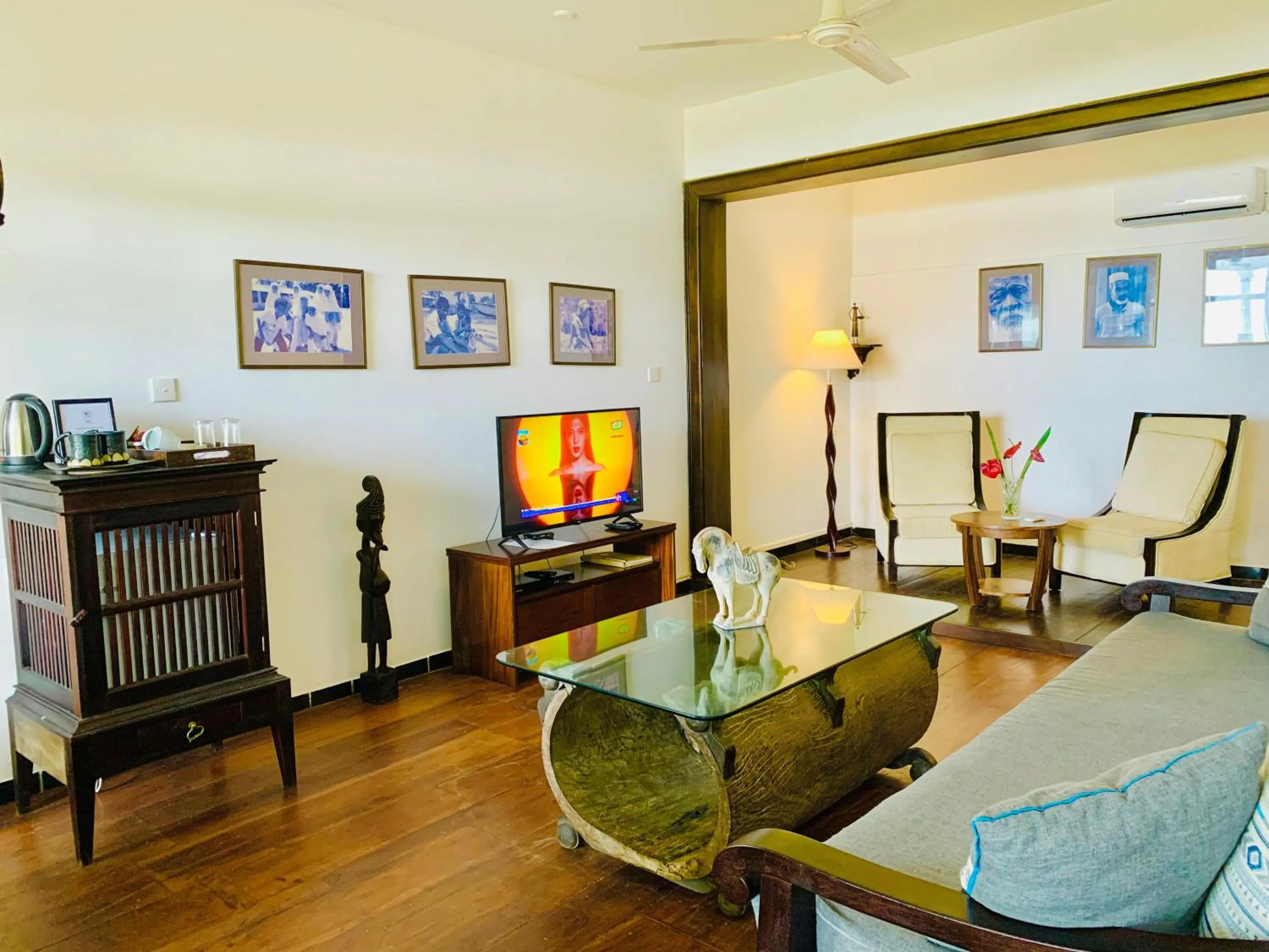 Living room in Suite Lanka