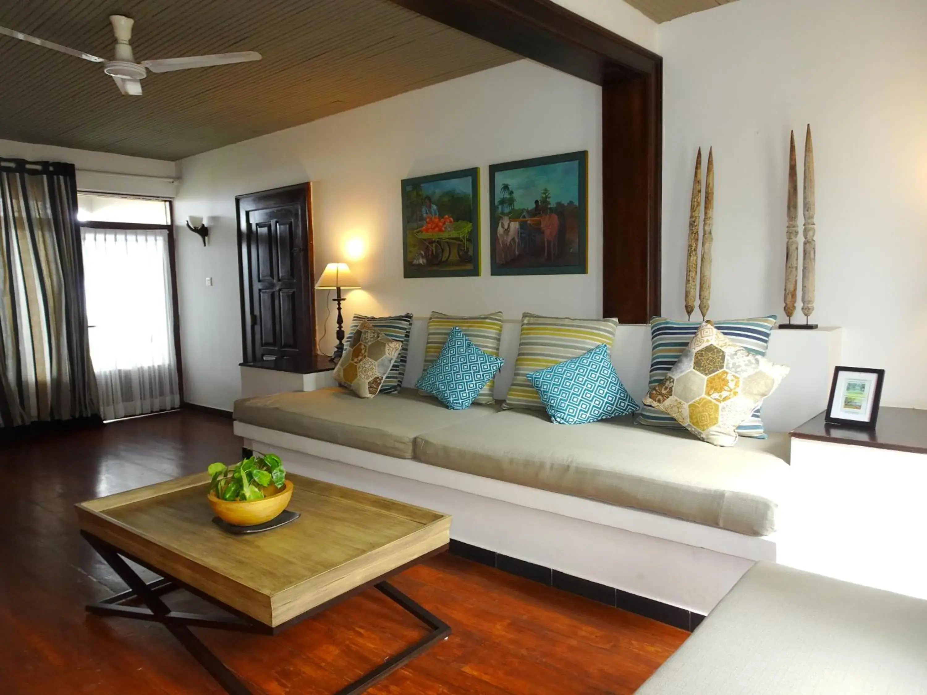 Living room in Suite Lanka Living room in Suite Lanka