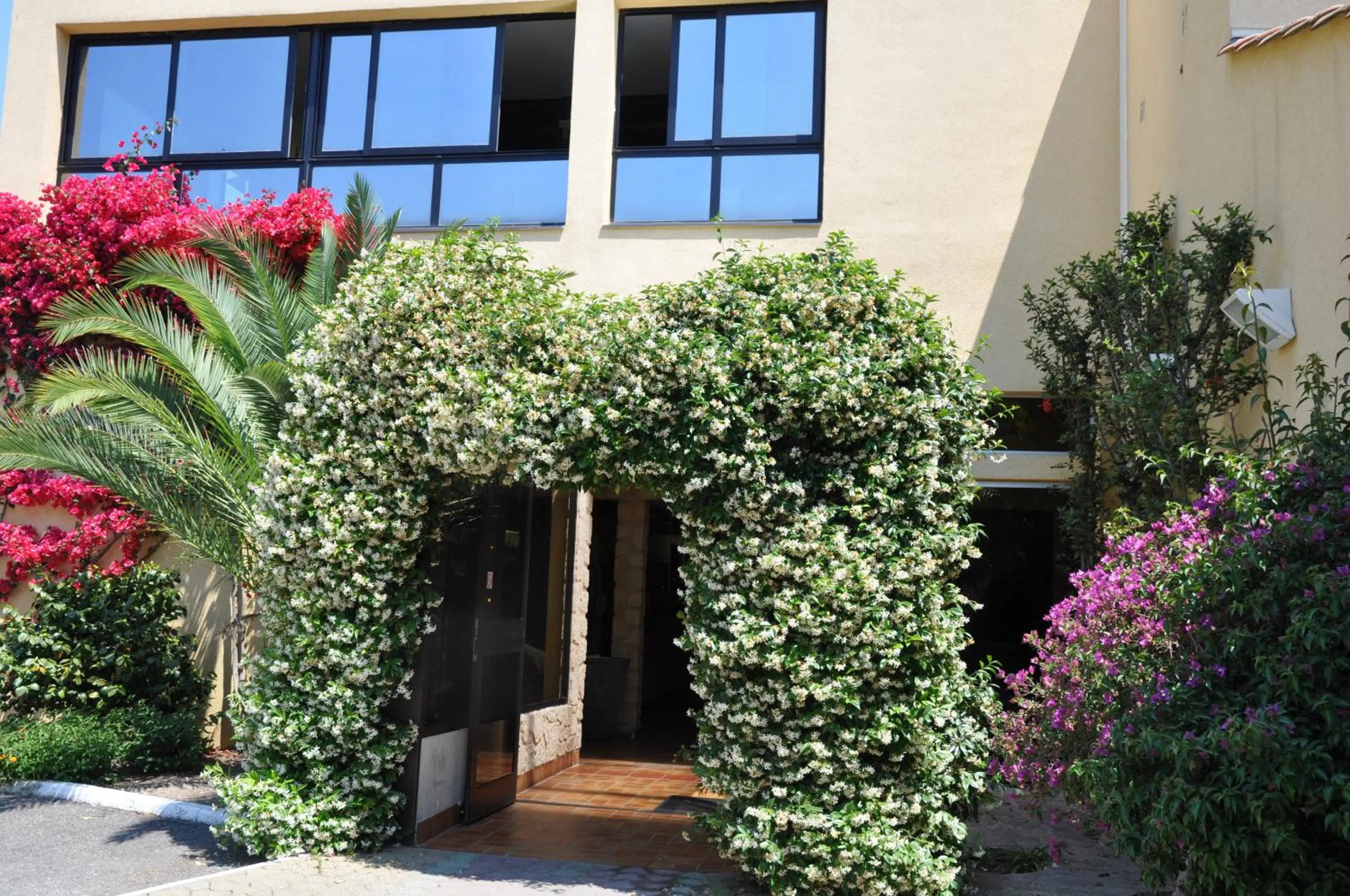 Facade/entrance in Isola Hôtel