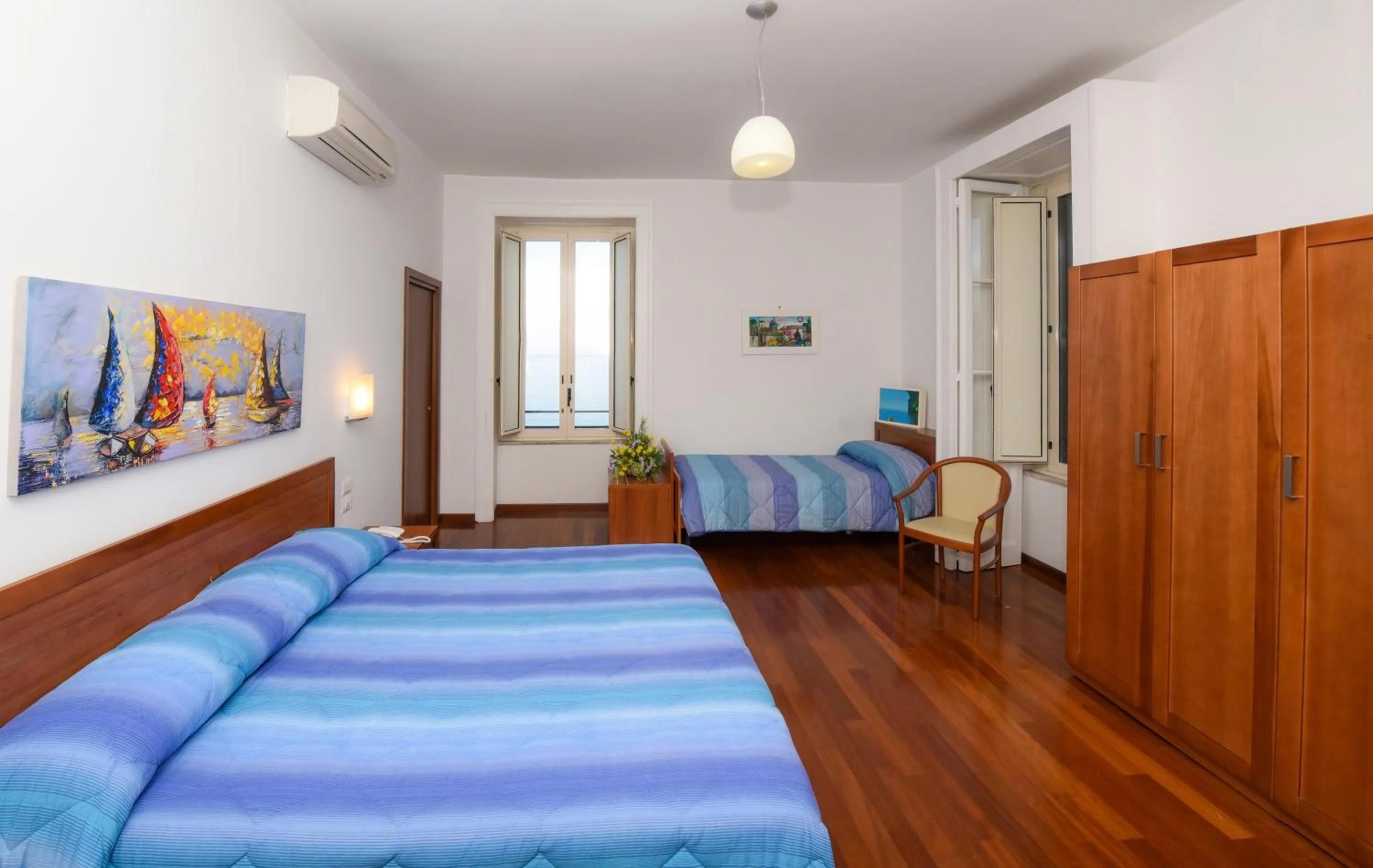 Bedroom, Bed in Villa Crawford