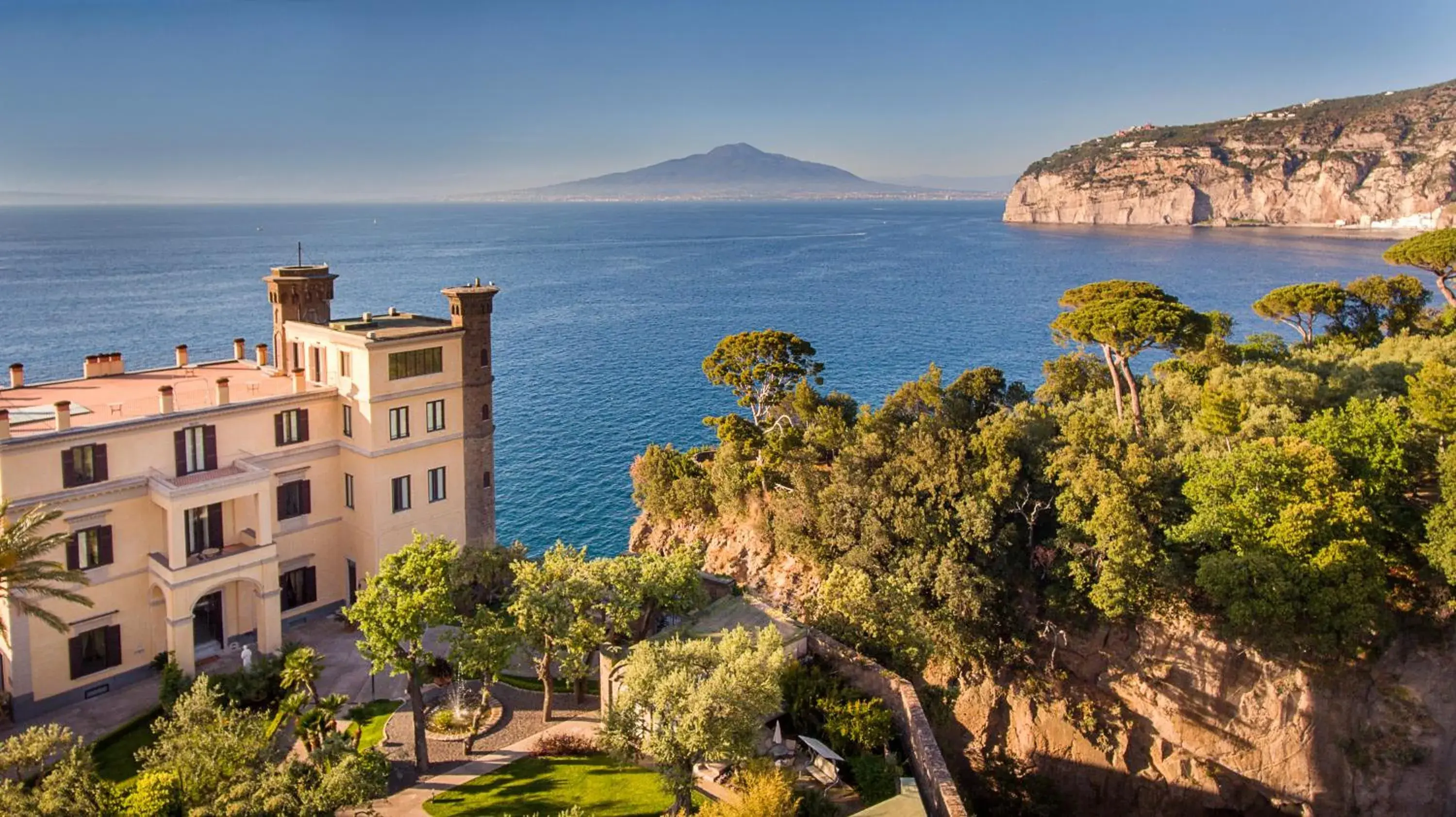 Facade/entrance in Villa Crawford Facade/entrance in Villa Crawford