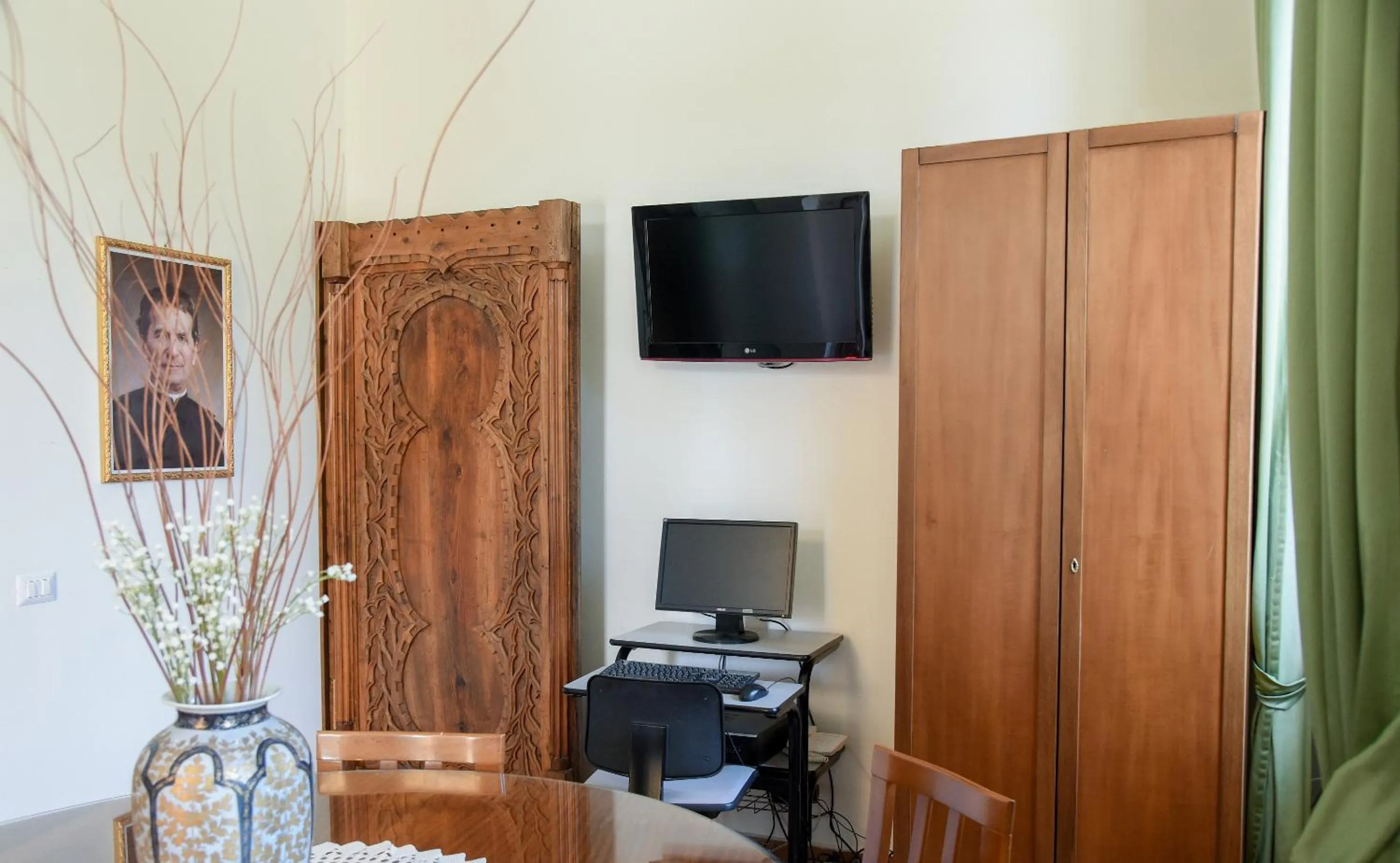 Business facilities in Villa Crawford