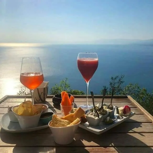 Food and drinks in Villa Crawford