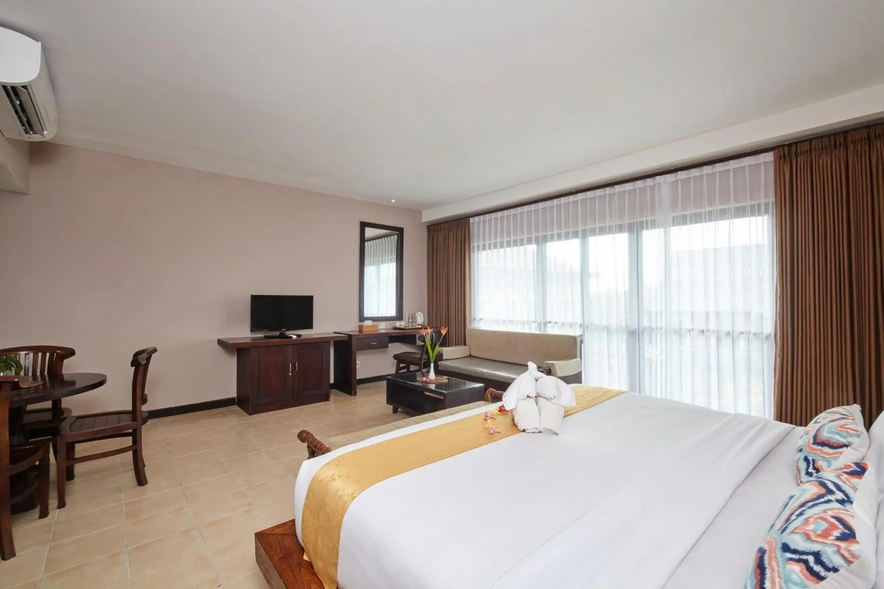 Property building, Bed in Grand Santhi Hotel Property building, Bed in Grand Santhi Hotel