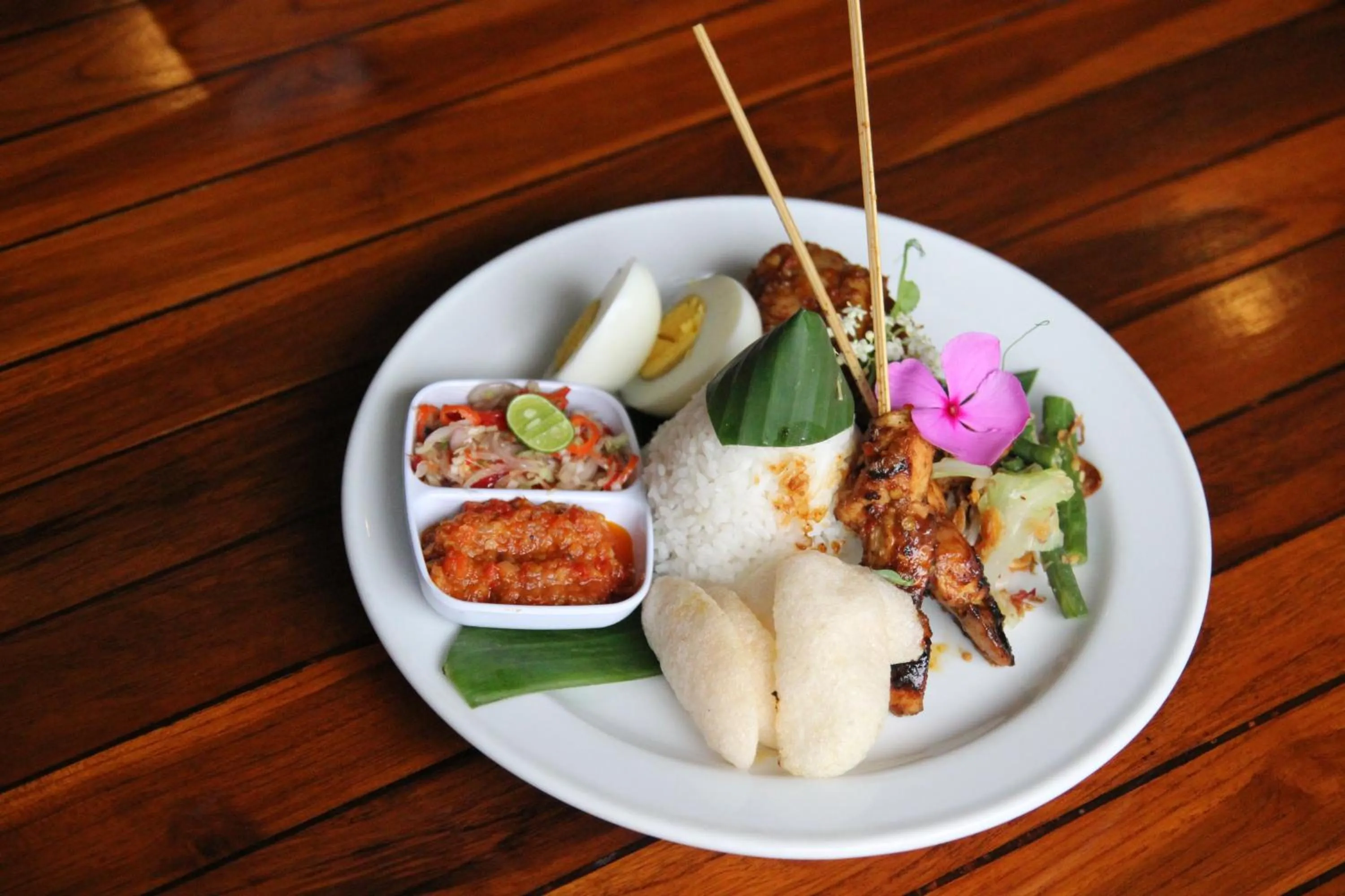 Restaurant/places to eat in Grand Santhi Hotel