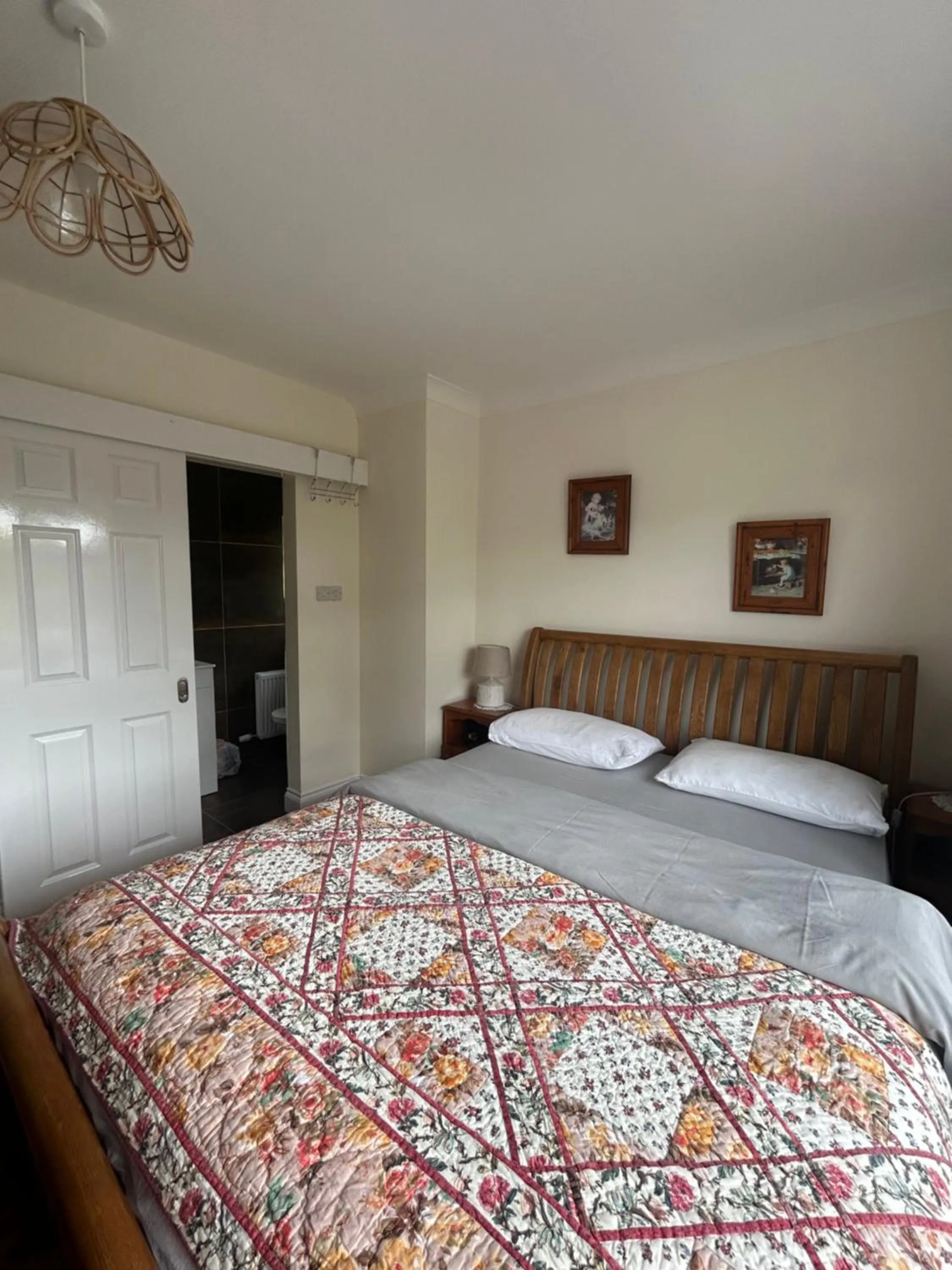 Bed in The White House B & B