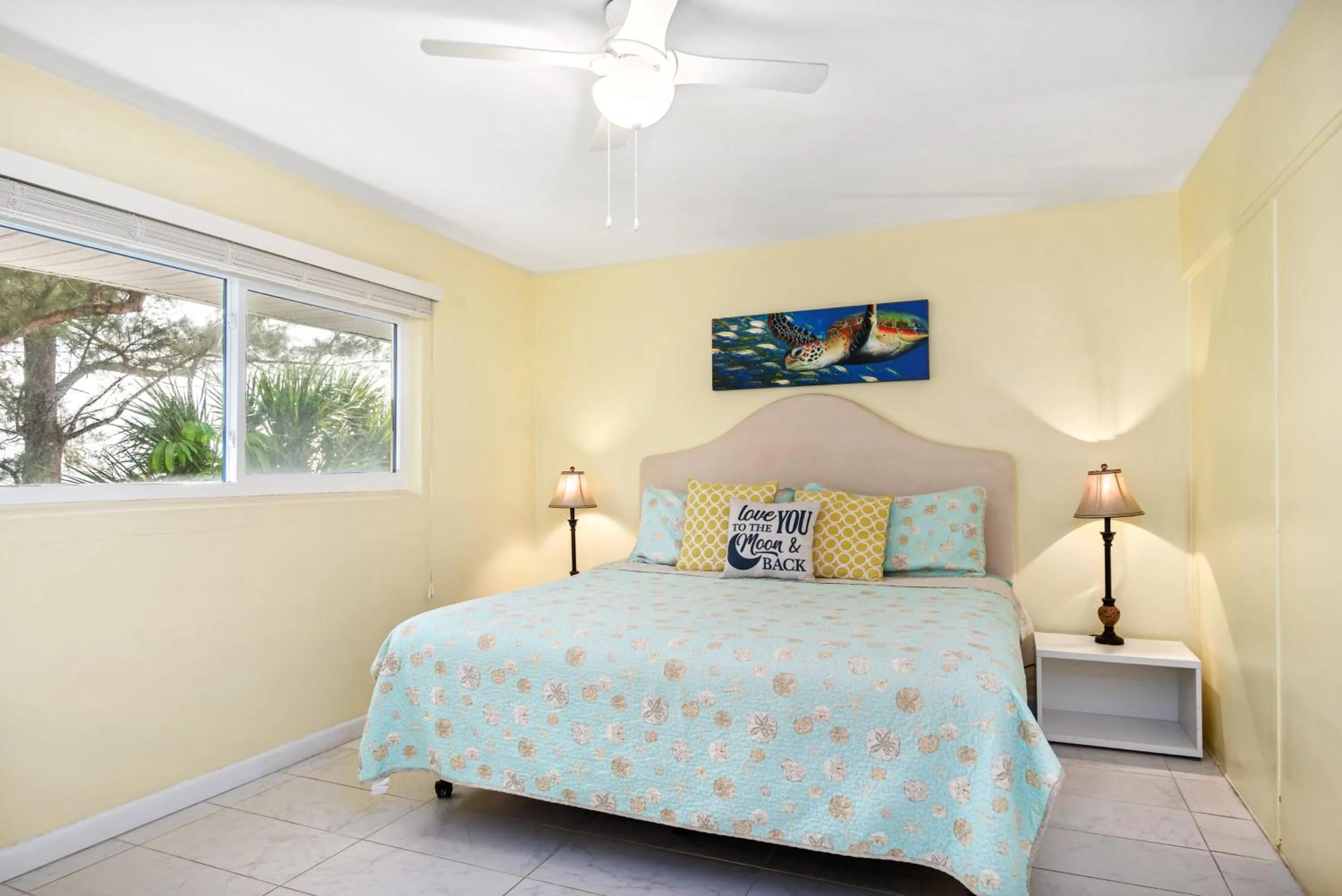 Bedroom, Bed in Island House