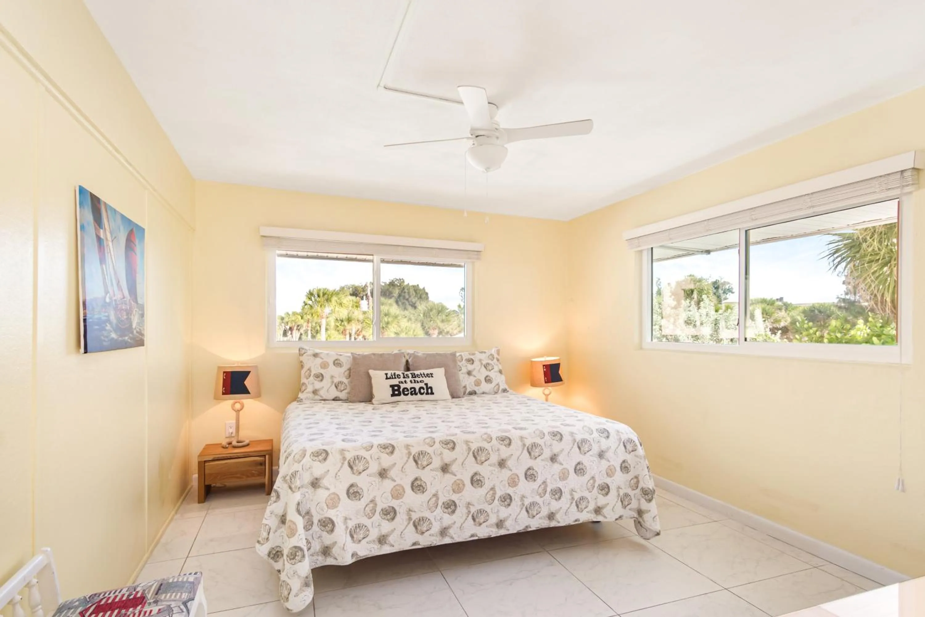 Bedroom, Bed in Island House