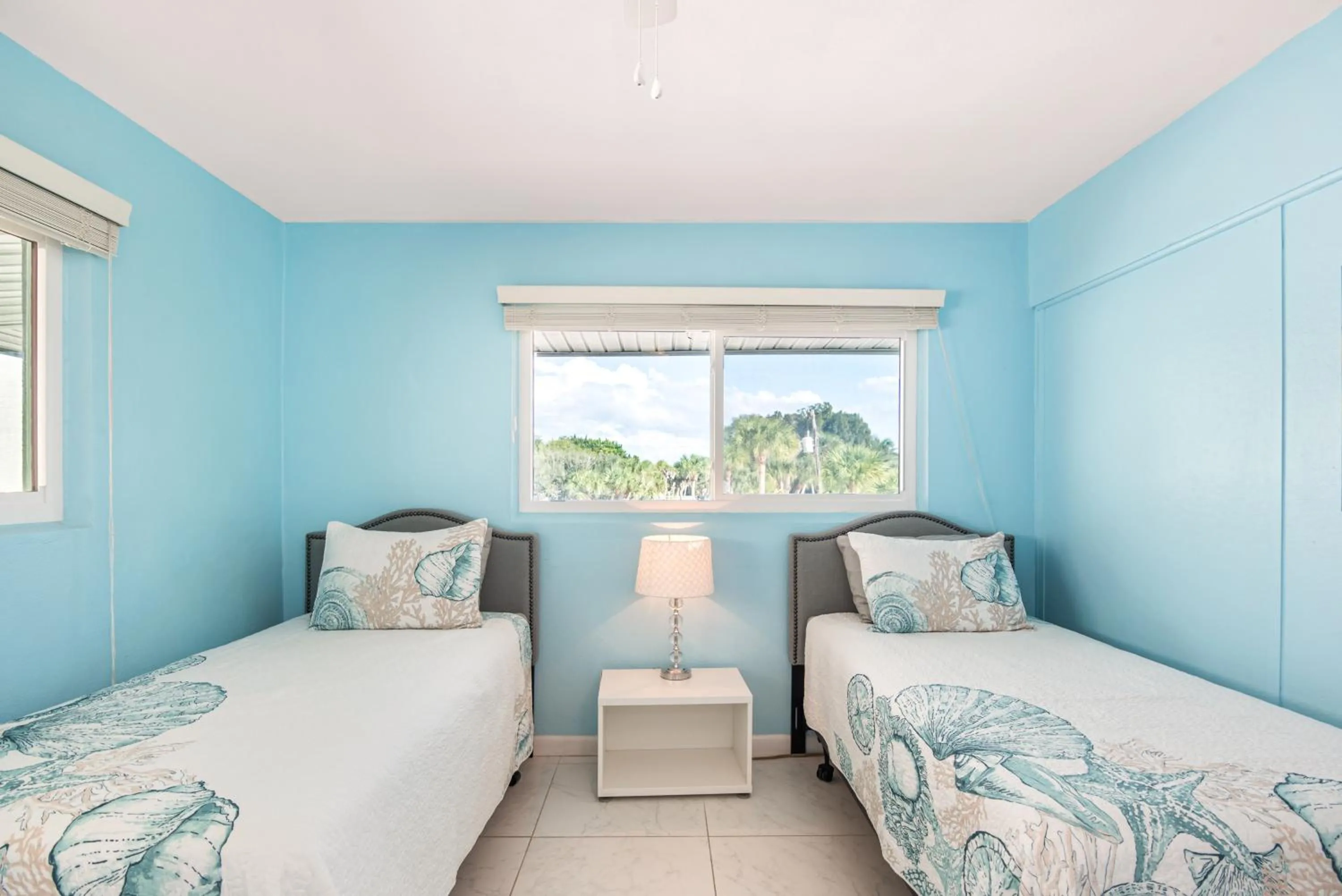 Bedroom, Bed in Island House