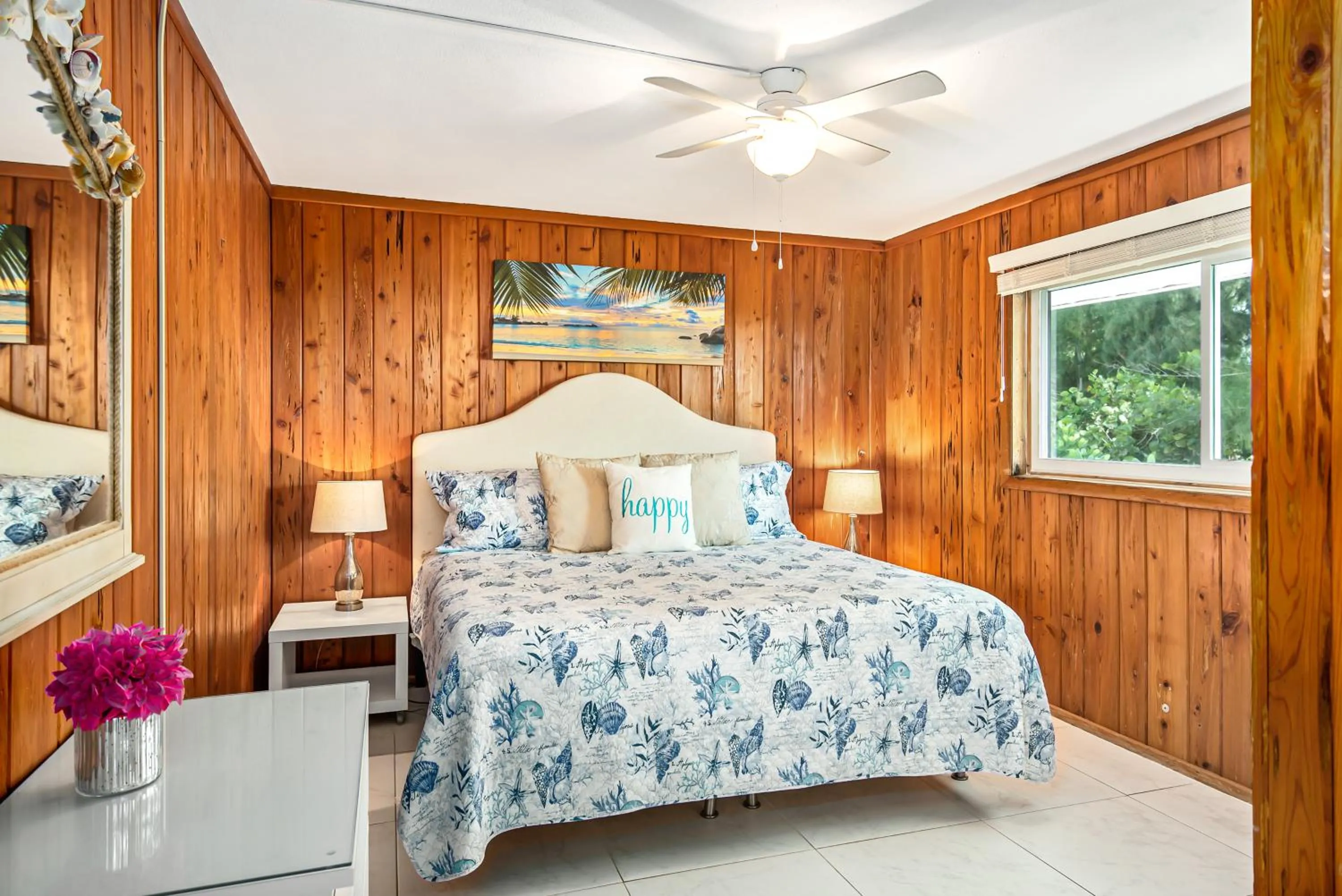 Bedroom, Bed in Island House