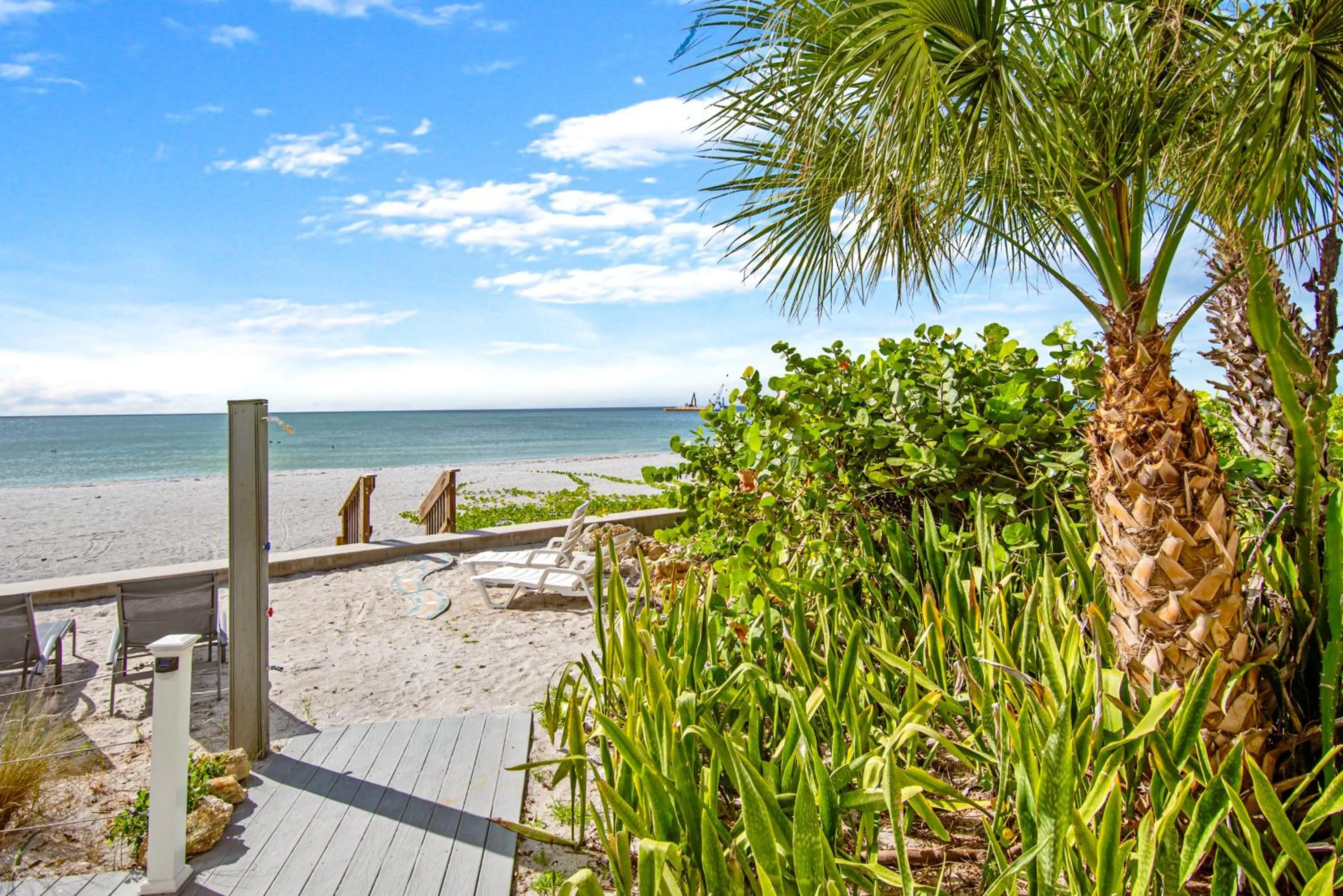 Beach in Island House