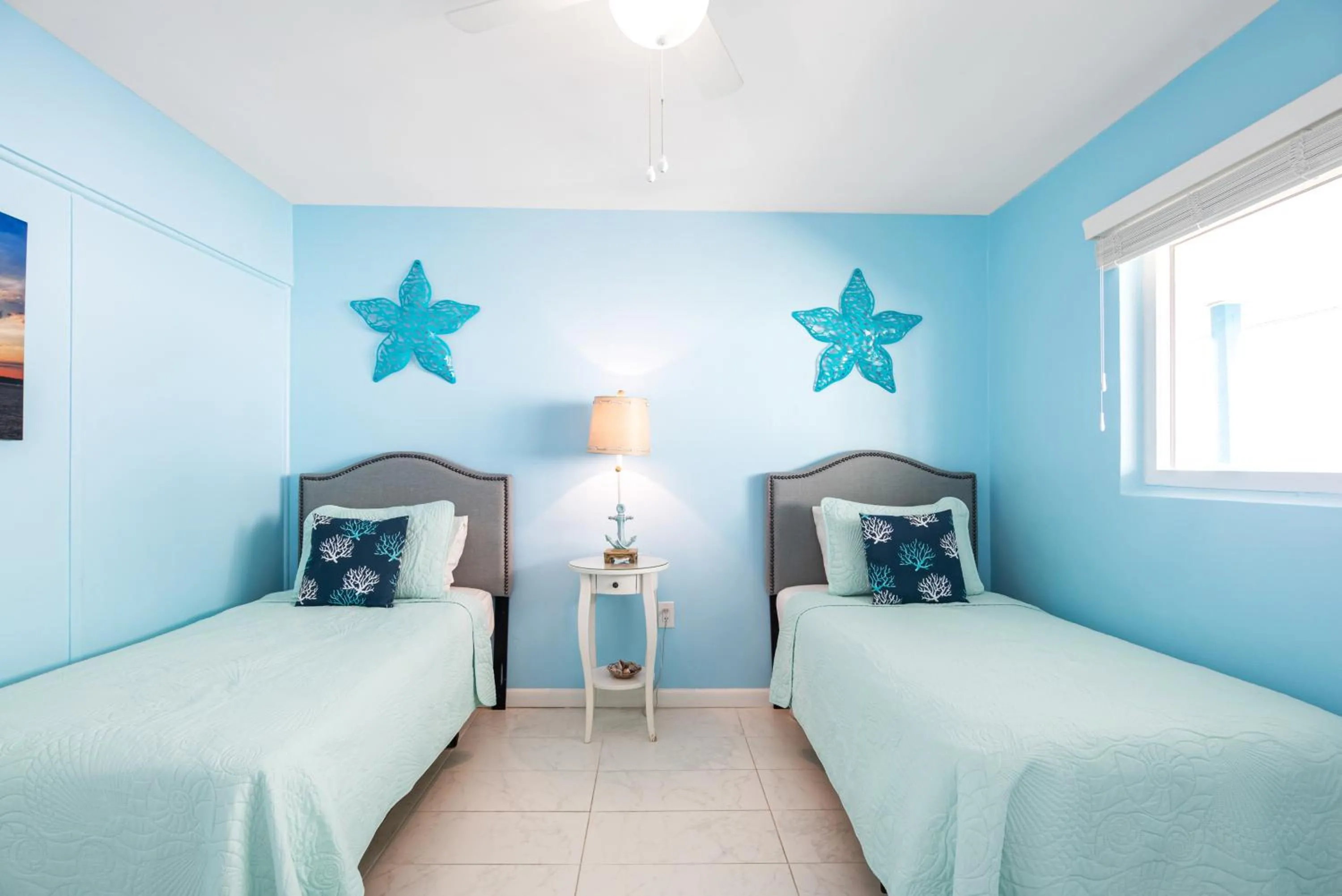 Bedroom, Bed in Island House