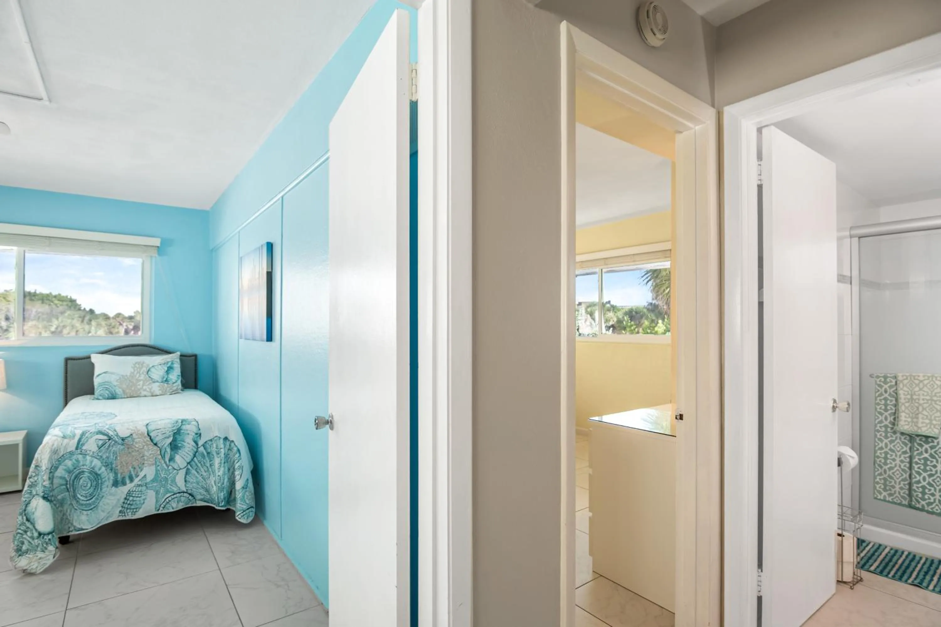 Bedroom, Bed in Island House