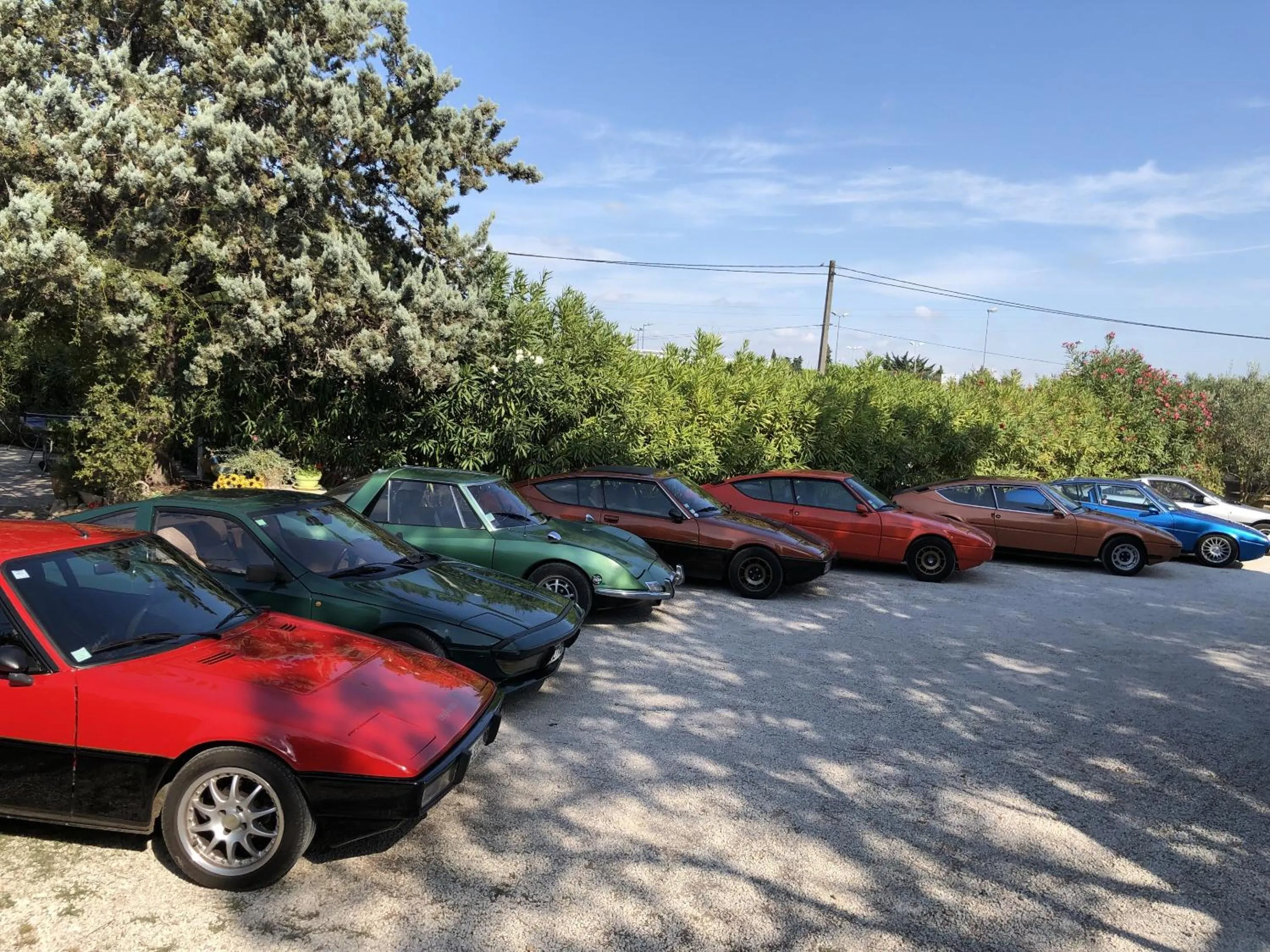 Property building in Hotel Des 4 Vents "Esprit Camargue" Parking Privé securisé