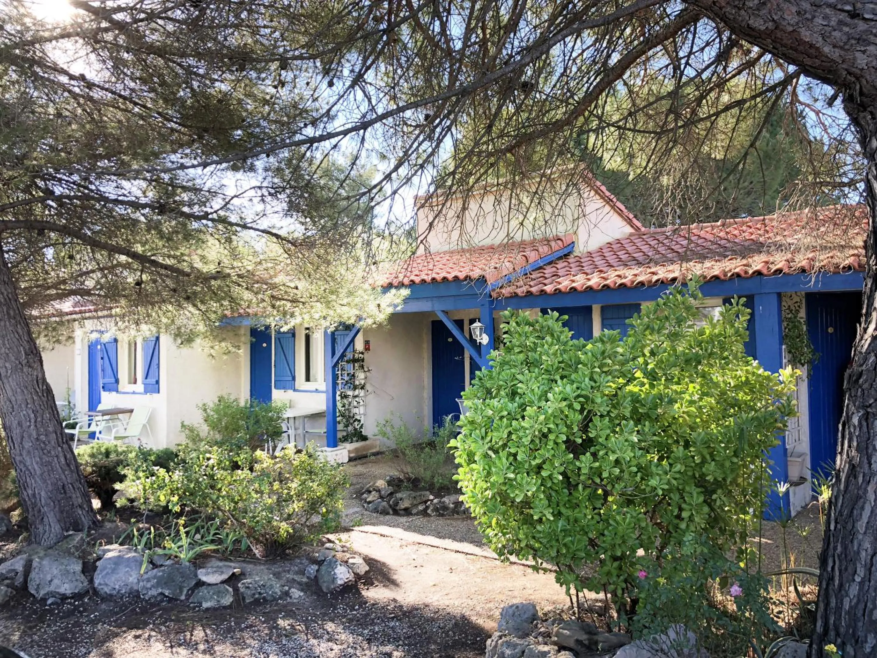 Garden in Hotel Des 4 Vents "Esprit Camargue" Parking Privé securisé