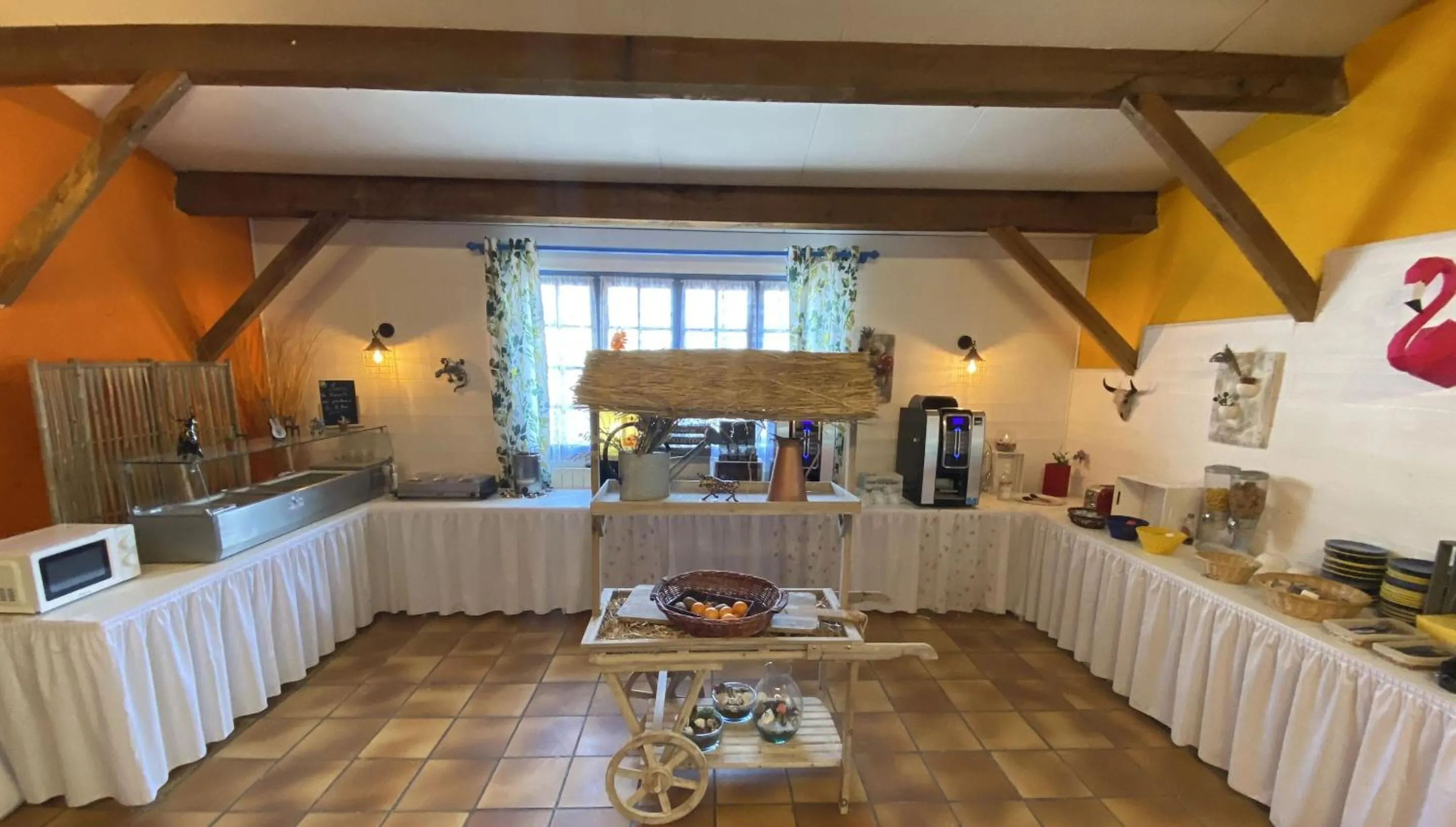 Dining area in Hotel Des 4 Vents "Esprit Camargue" Parking Privé securisé