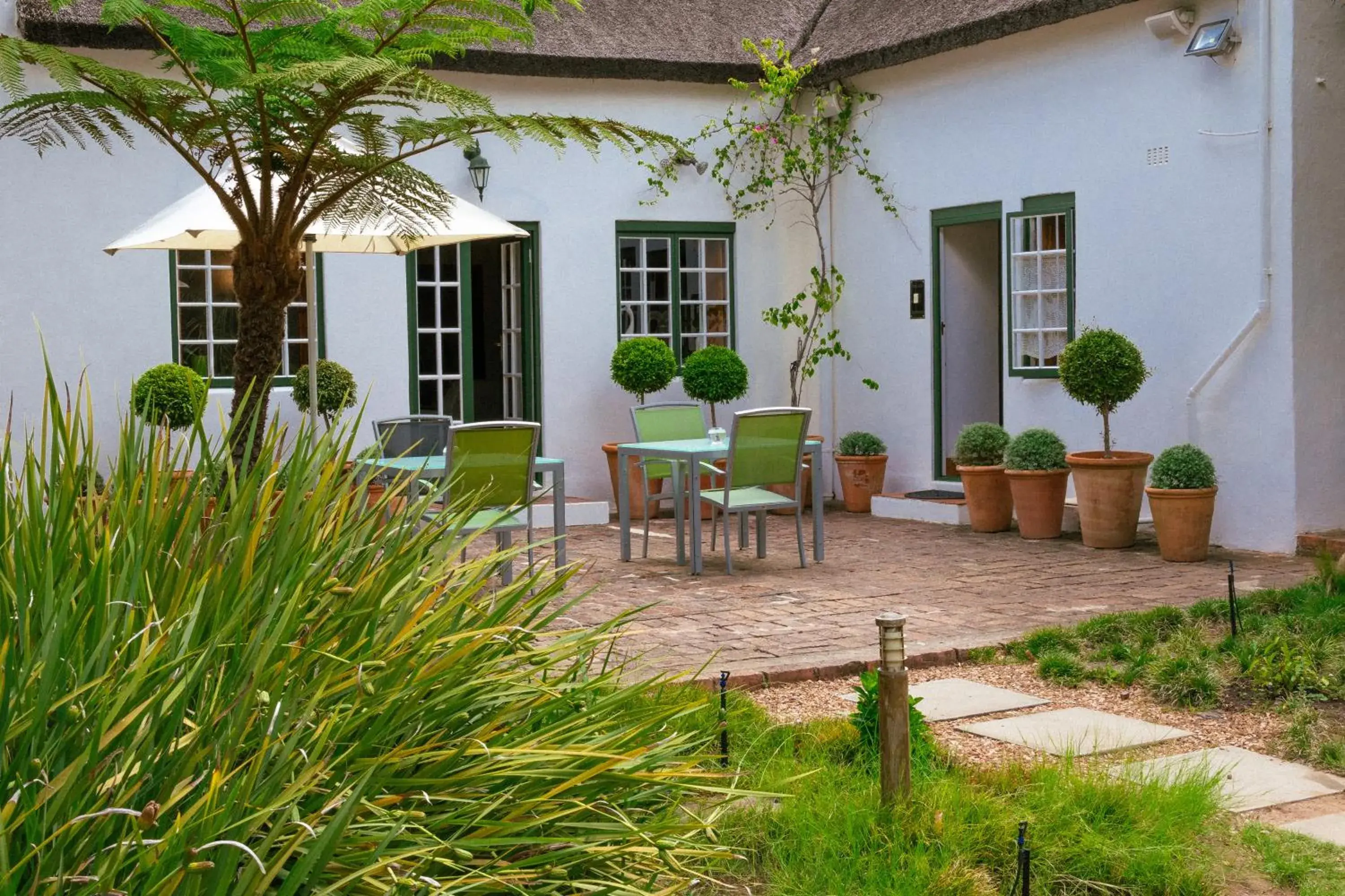 Property building in Rothman Manor Property building in Rothman Manor