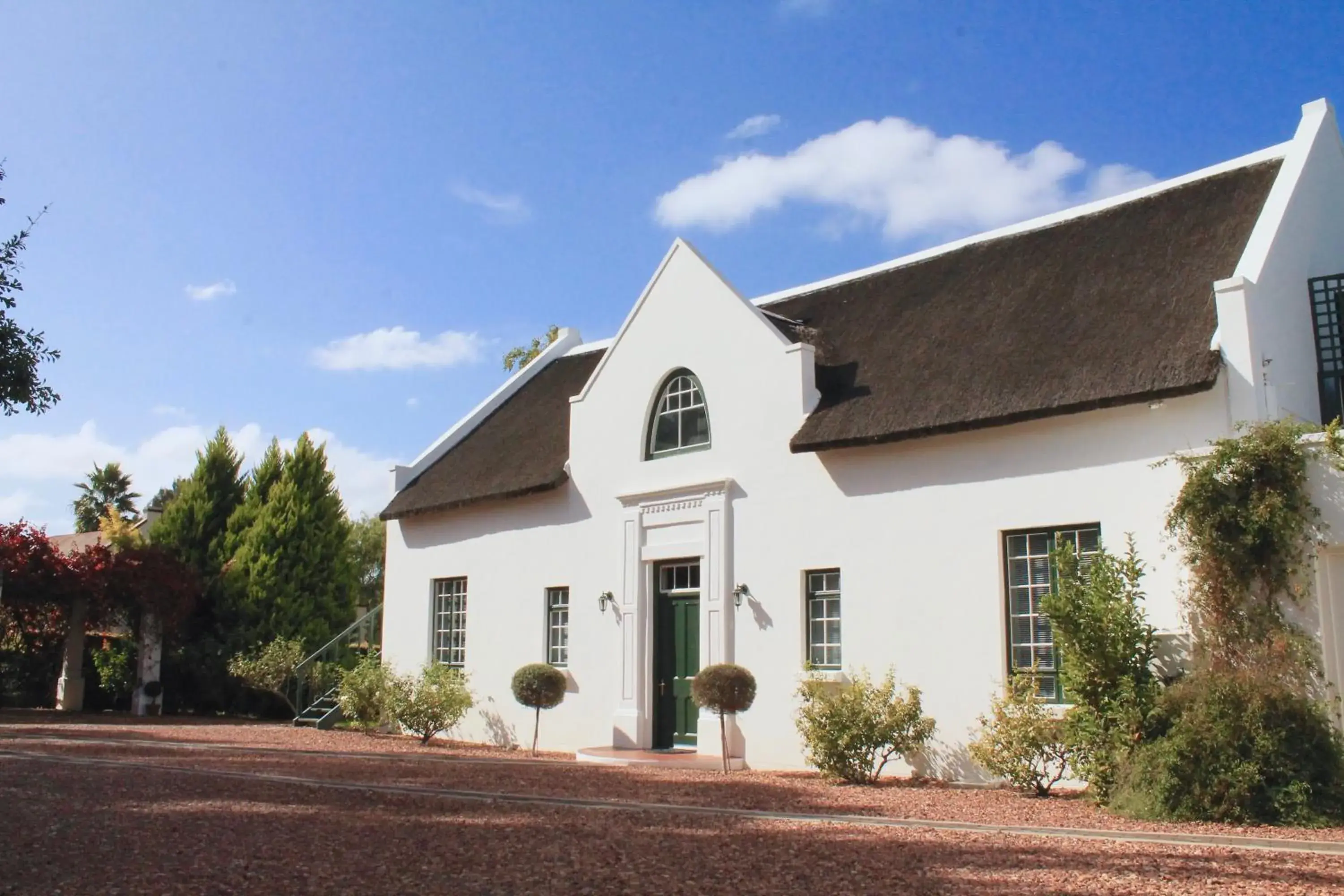 Property building in Rothman Manor Property building in Rothman Manor