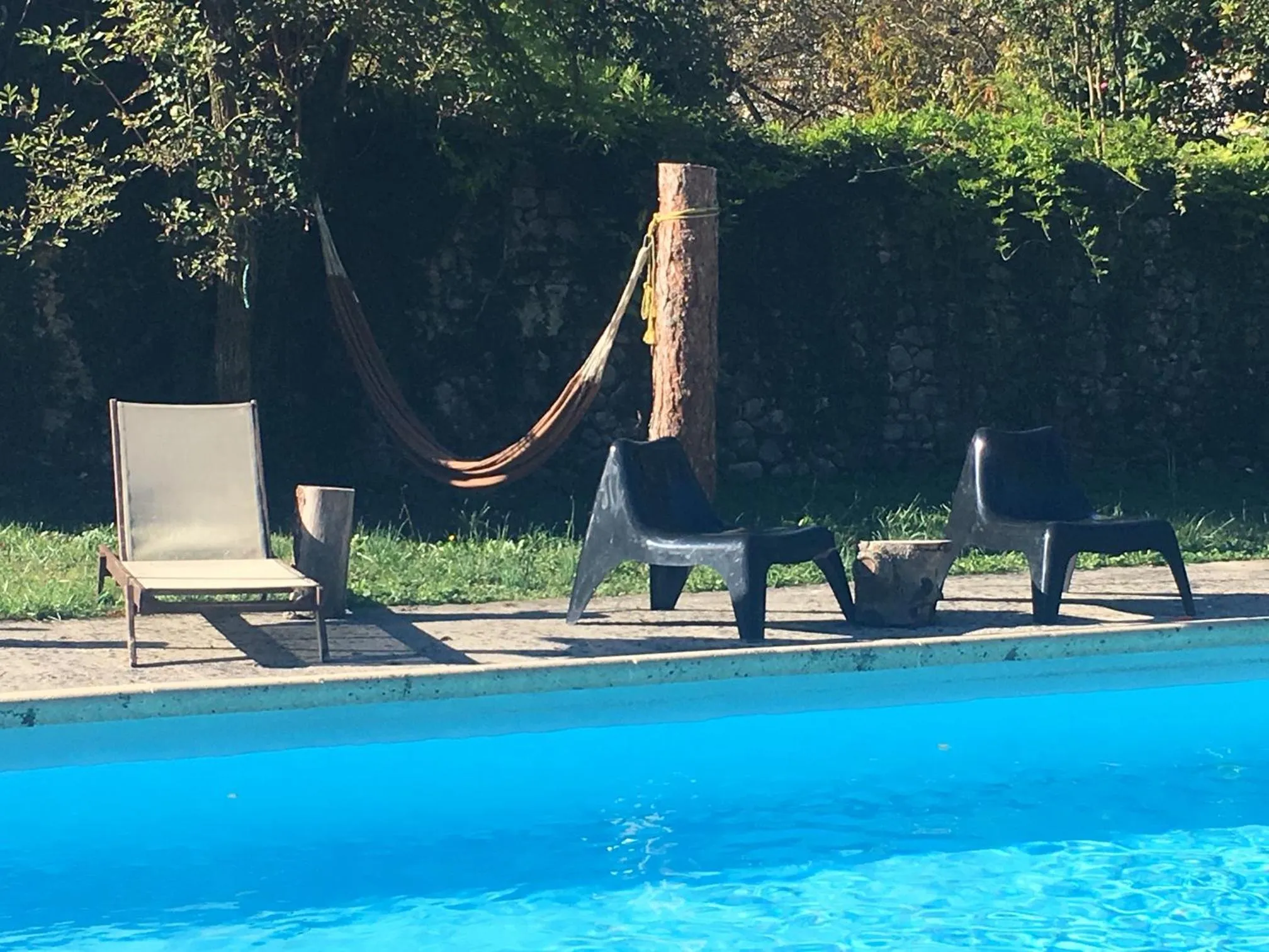 Swimming pool in Logis Hôtel Restaurant Le Castel Fleuri