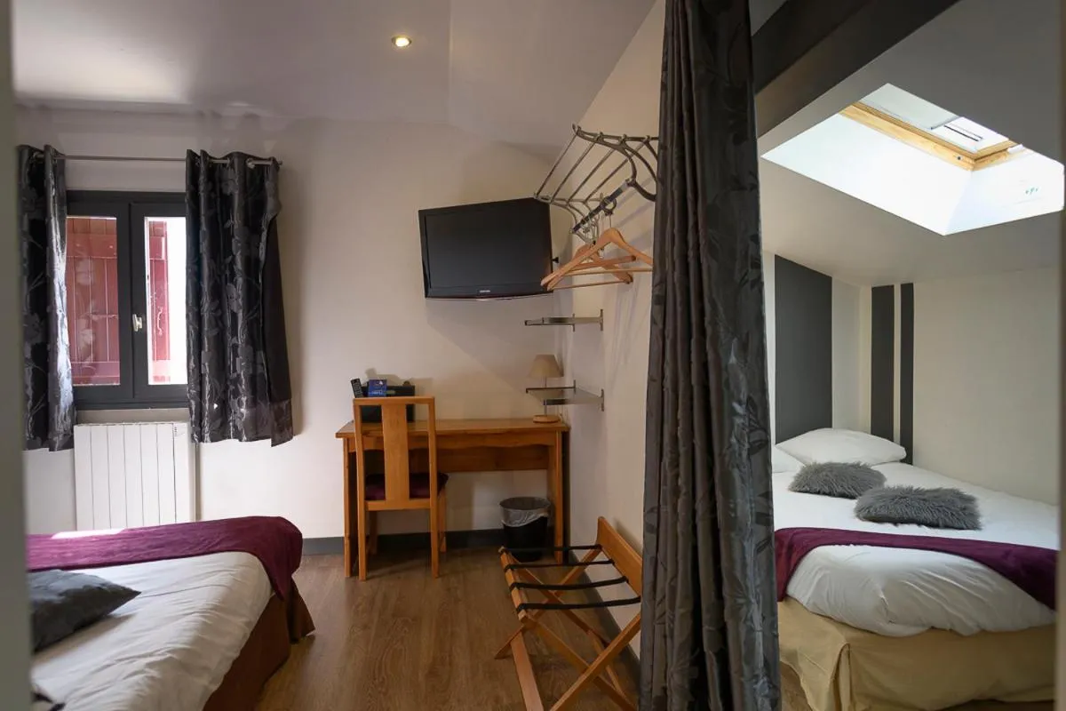 Bedroom, Bed in Logis Hôtel Restaurant Le Castel Fleuri