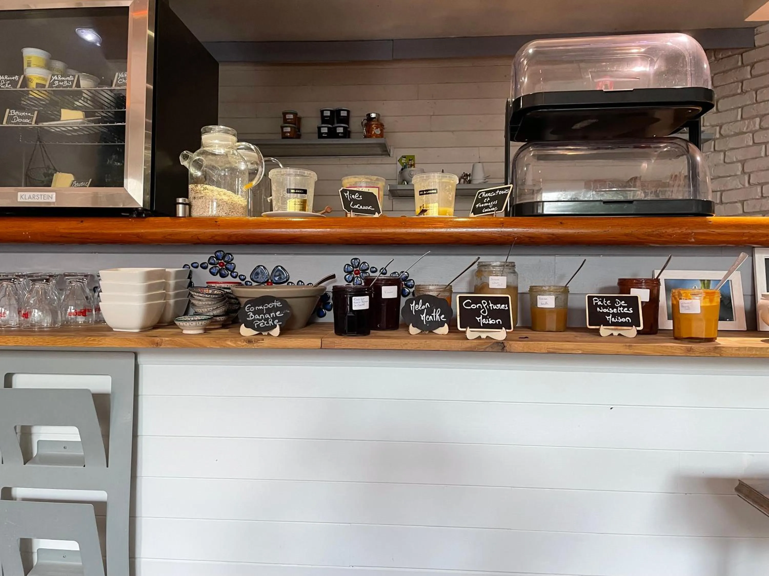 Breakfast in Logis Hôtel Restaurant Le Castel Fleuri