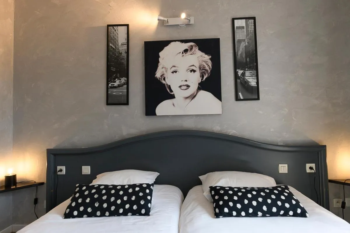 Bedroom, Bed in Logis Hôtel Restaurant Le Castel Fleuri