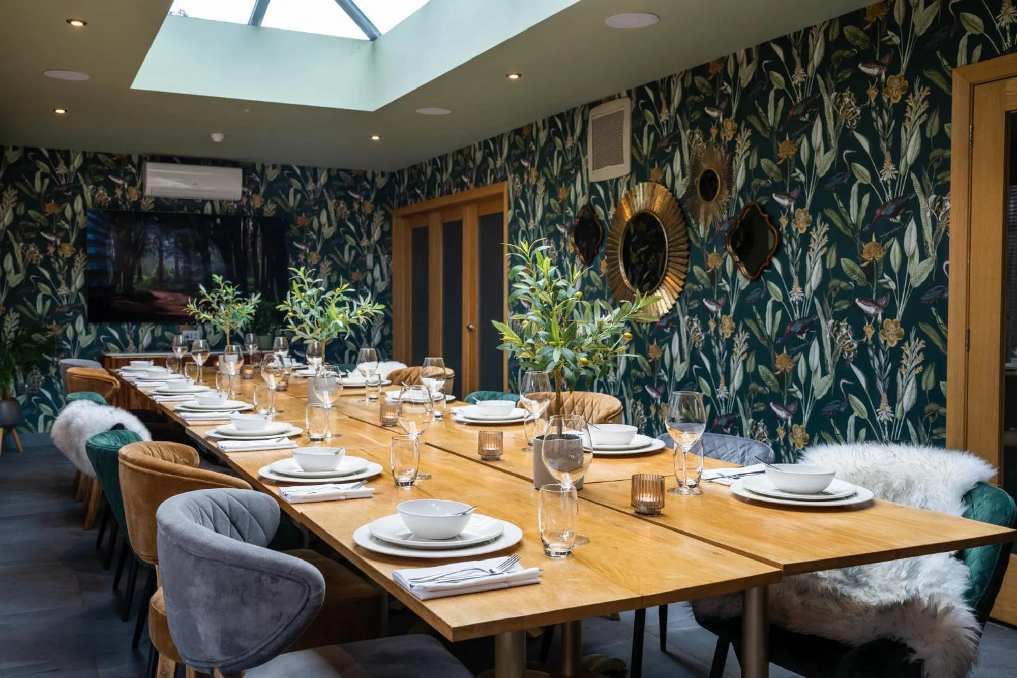 Restaurant/places to eat in The Dewdrop Inn