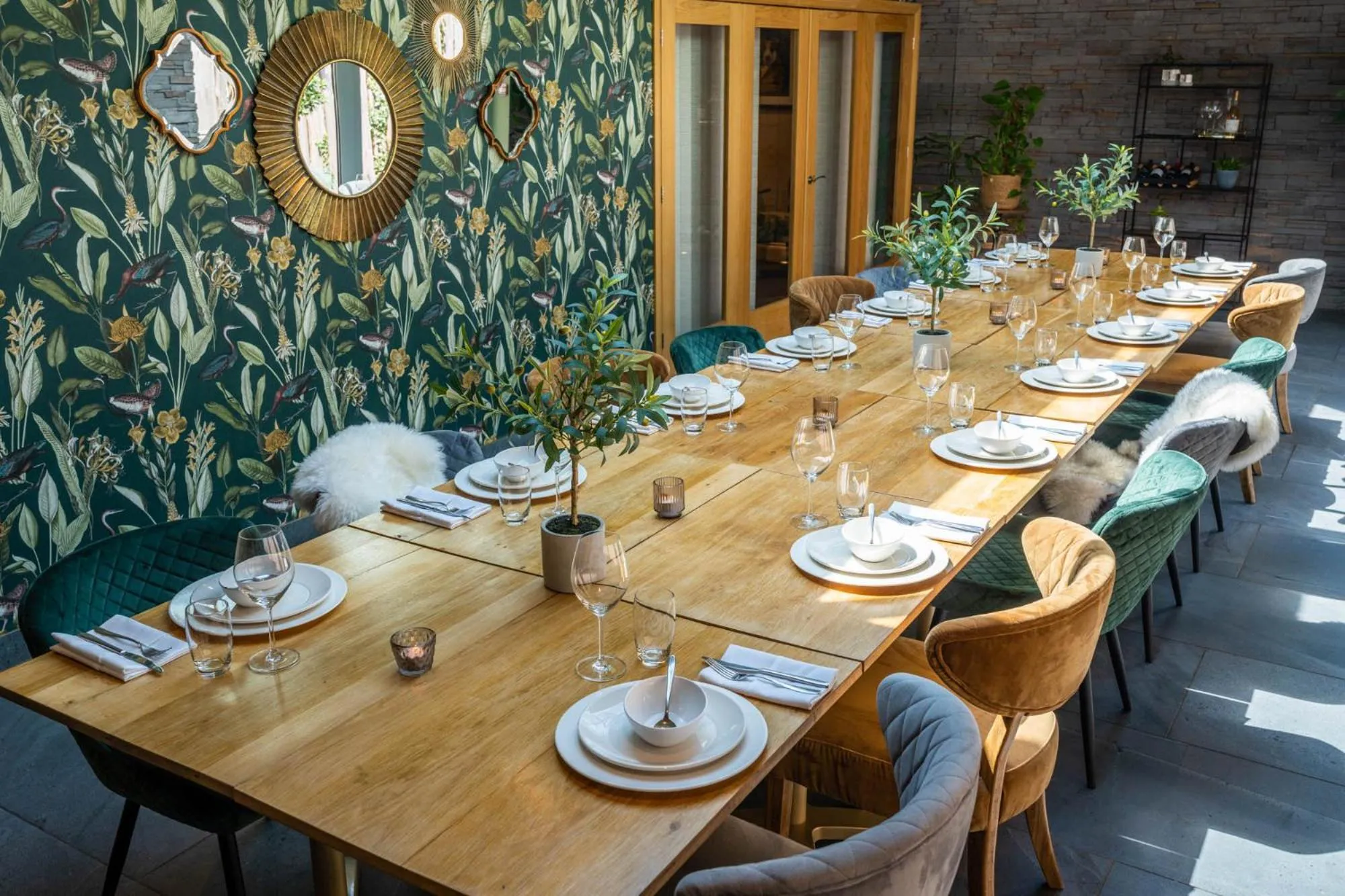 Restaurant/places to eat in The Dewdrop Inn