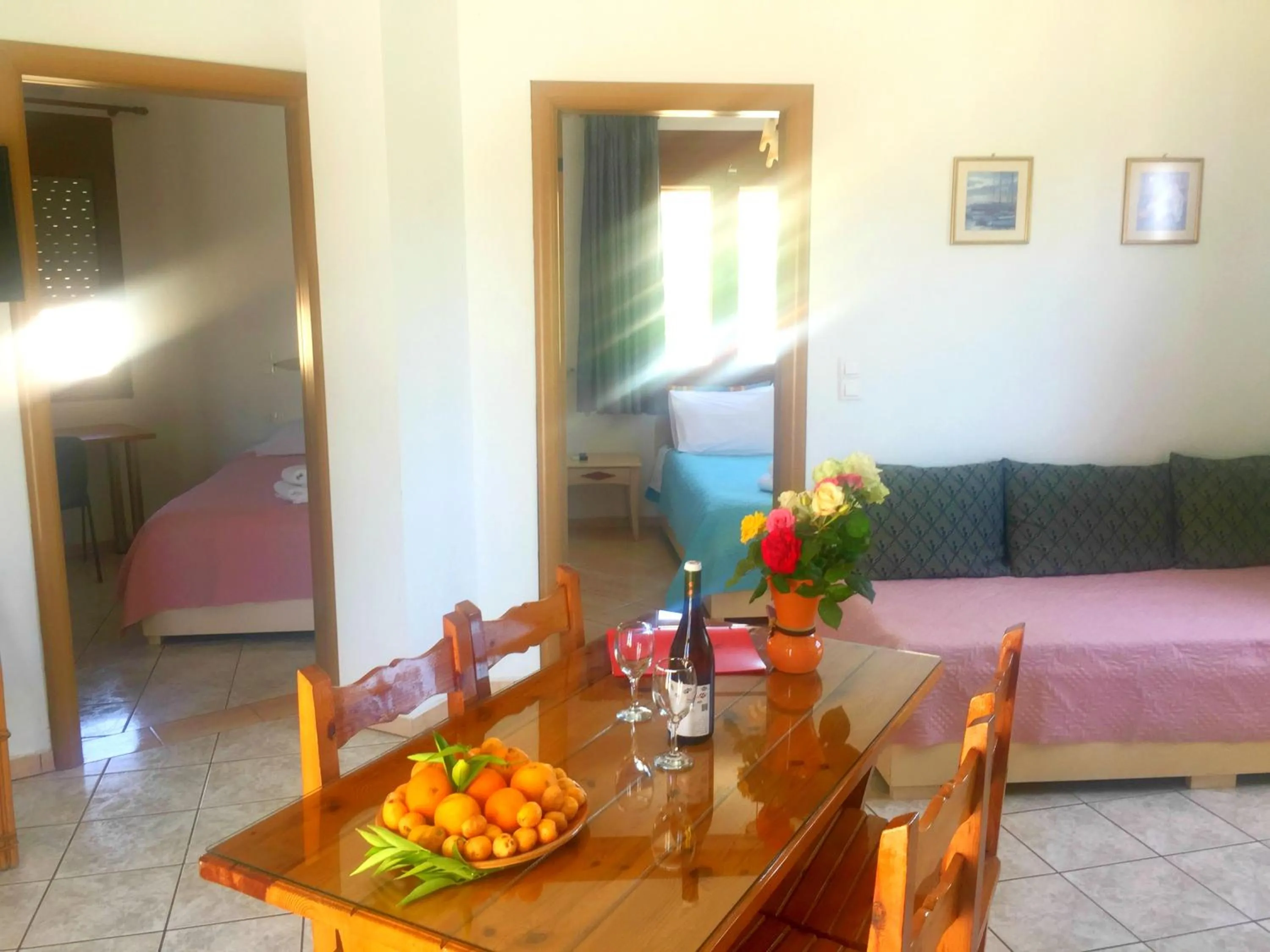 Photo of the whole room in Kastro Studios Apartments