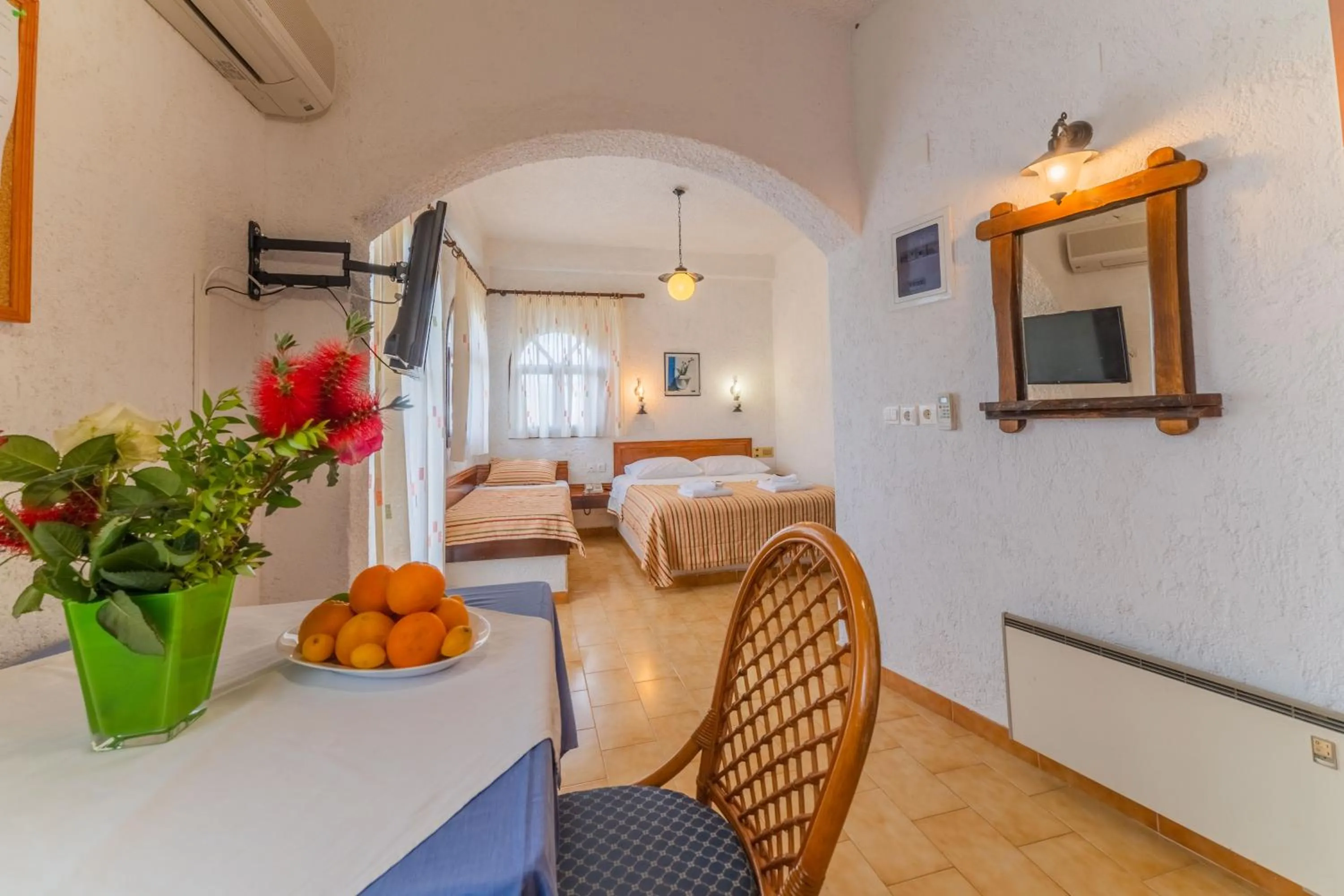 Photo of the whole room, Bed in Kastro Studios Apartments