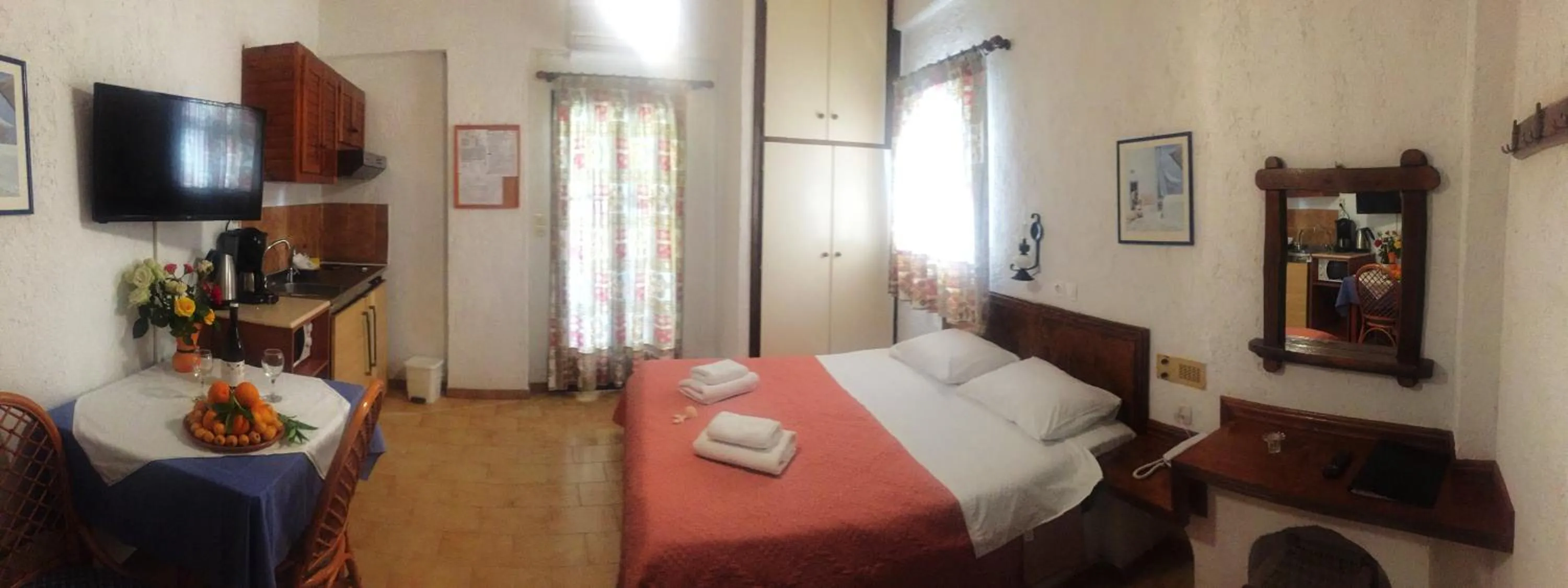 Photo of the whole room, Bed in Kastro Studios Apartments