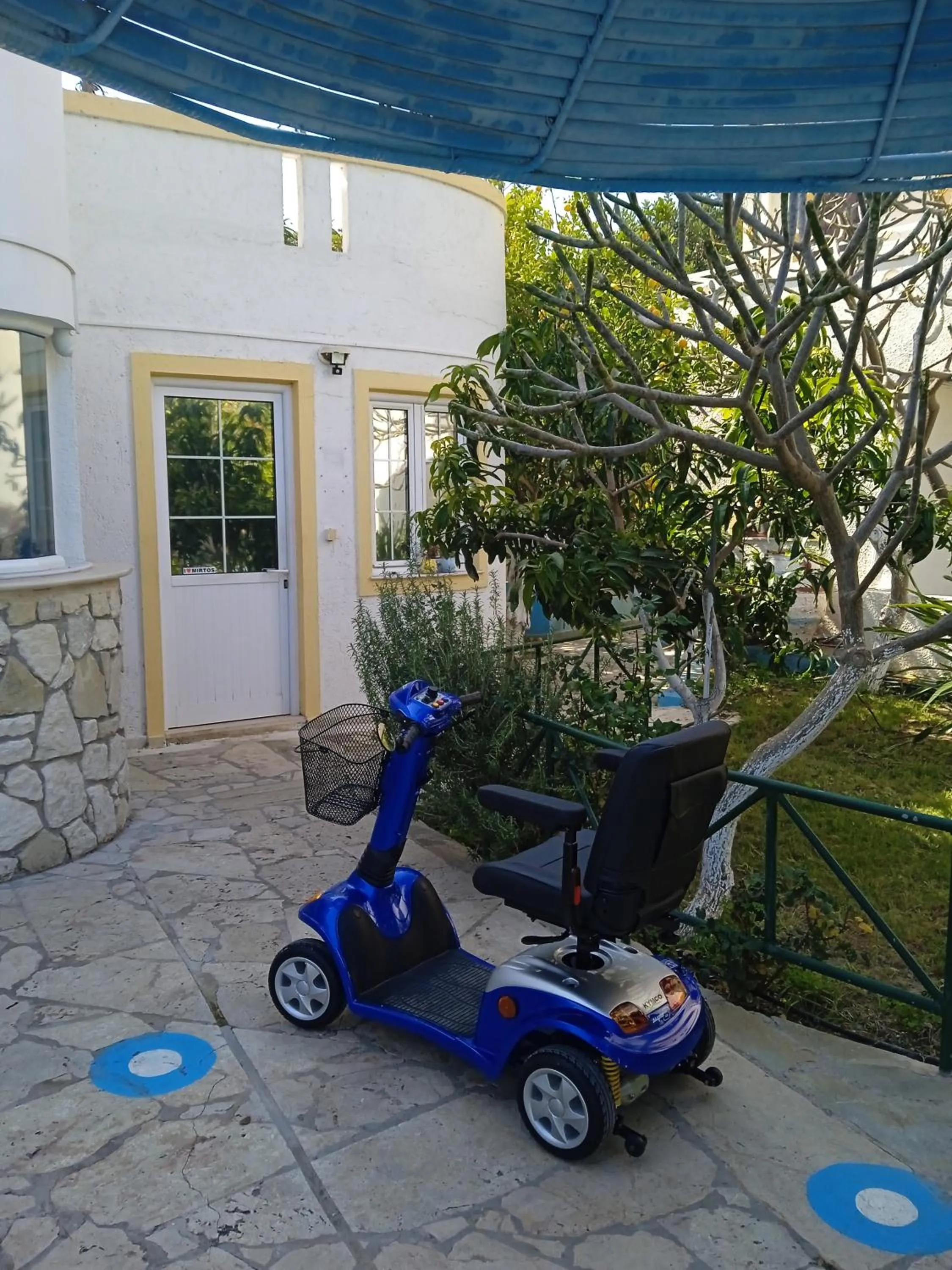 acessibility in Kastro Studios Apartments