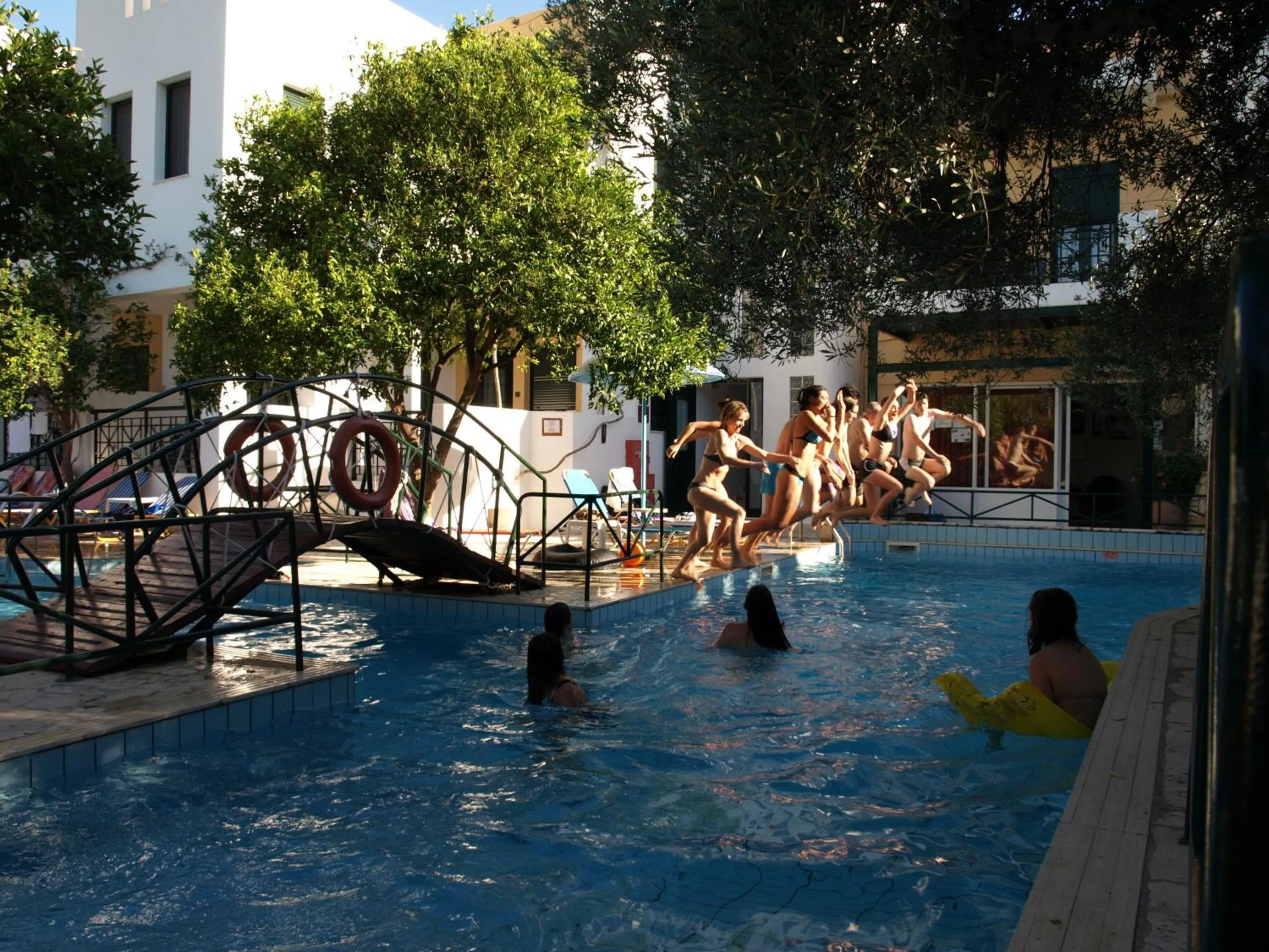 Swimming pool in Kastro Studios Apartments