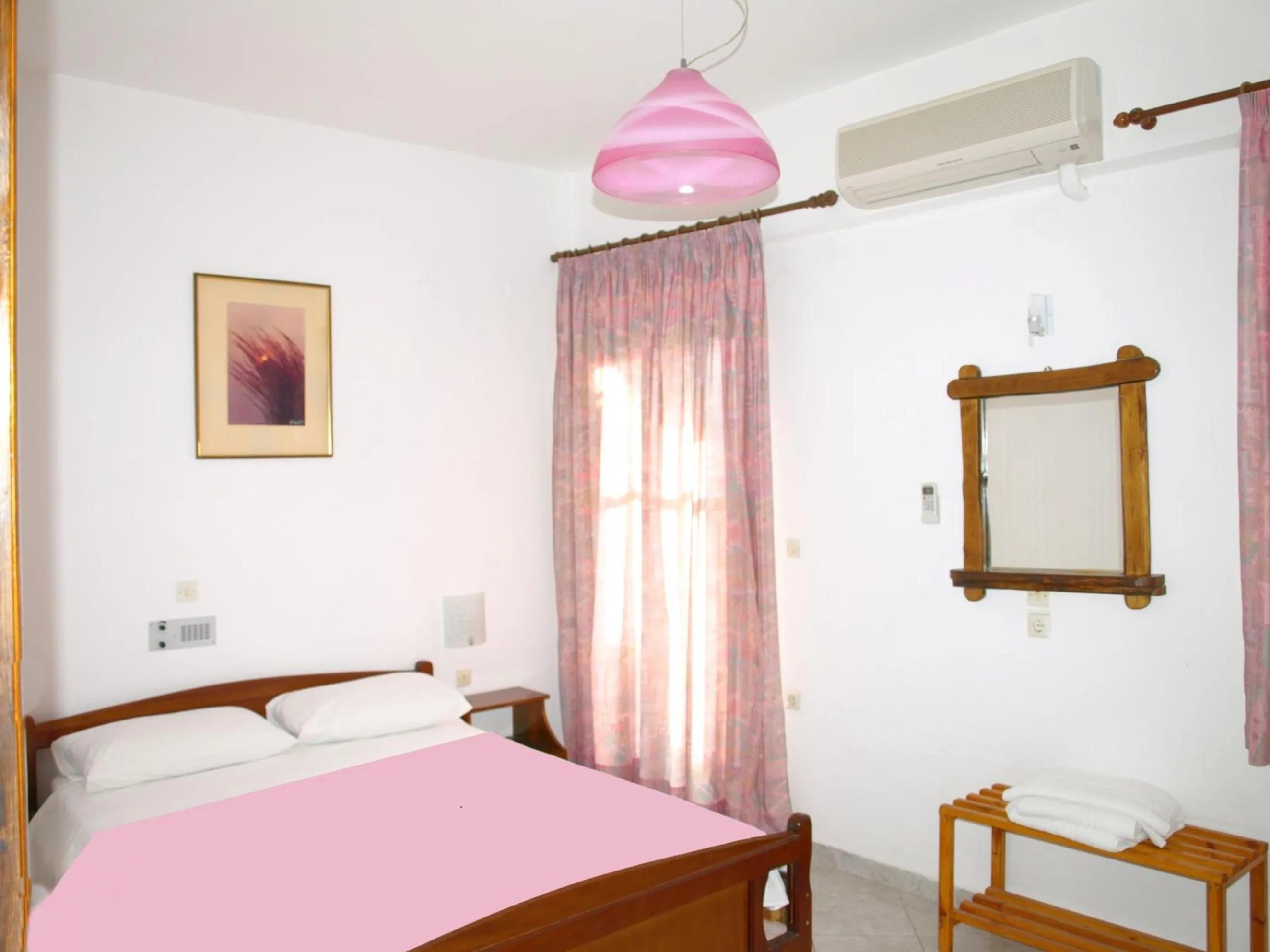 Bedroom, Bed in Kastro Studios Apartments