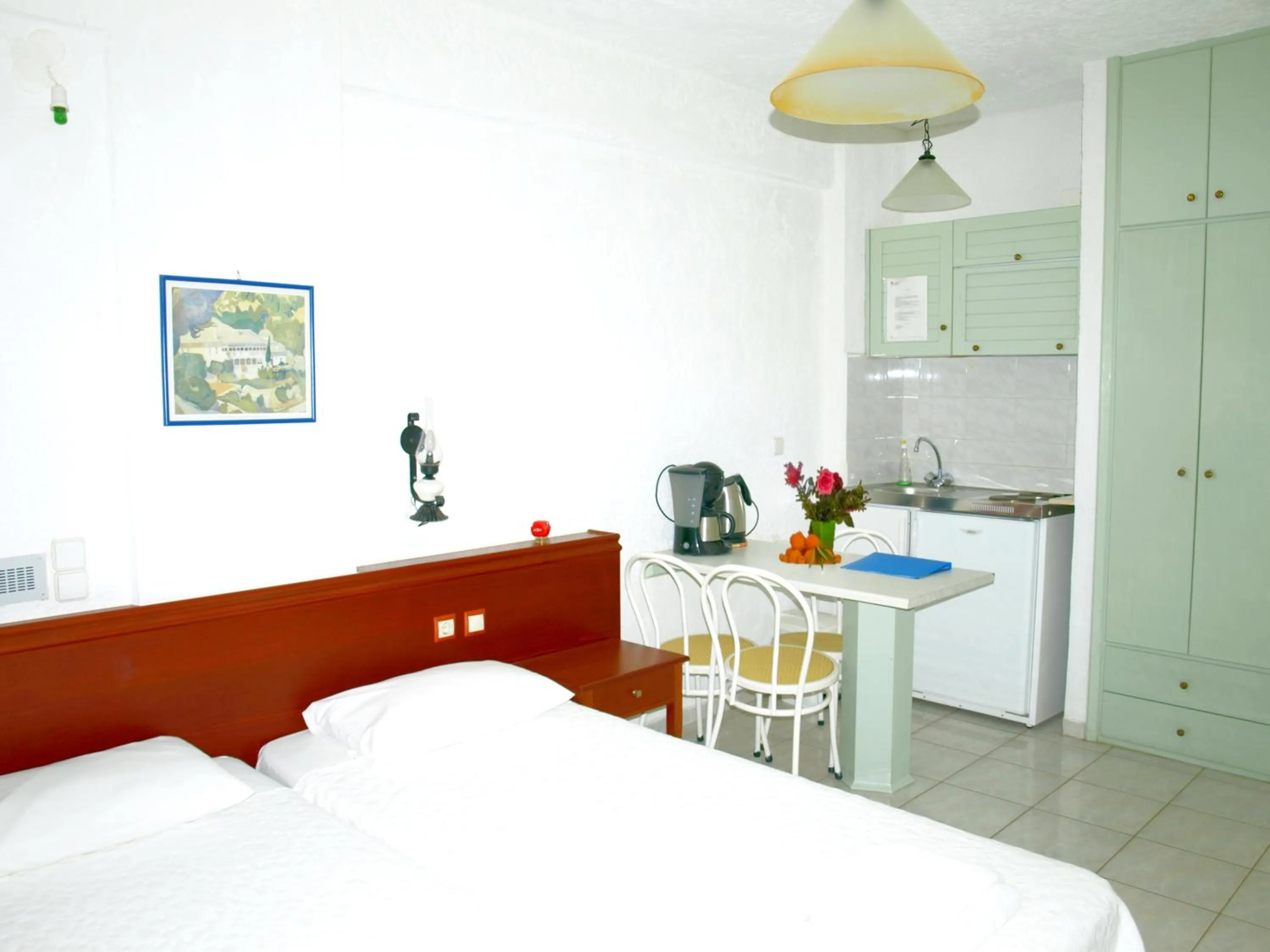 Kitchen or kitchenette, Bed in Kastro Studios Apartments