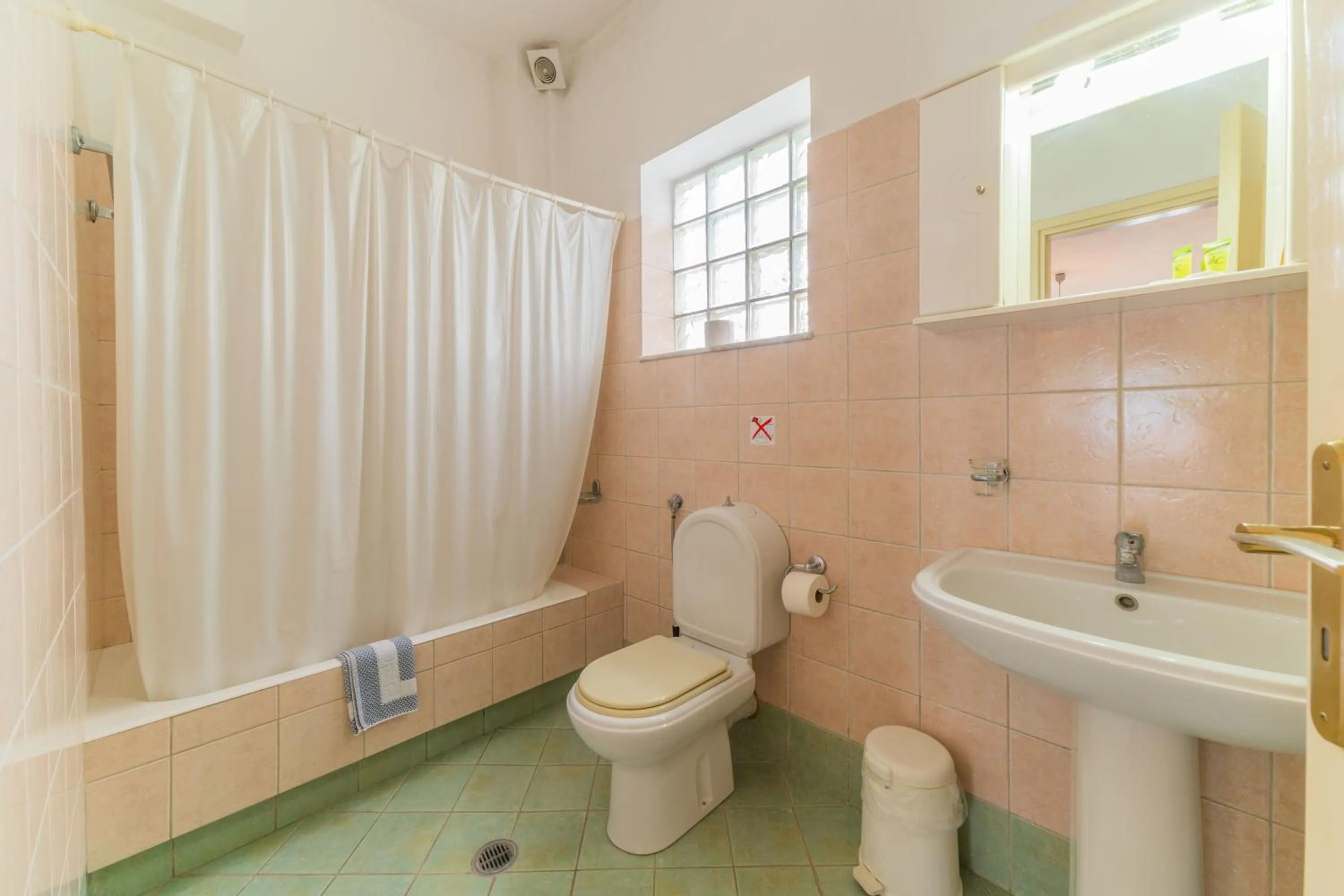 Bathroom in Kastro Studios Apartments